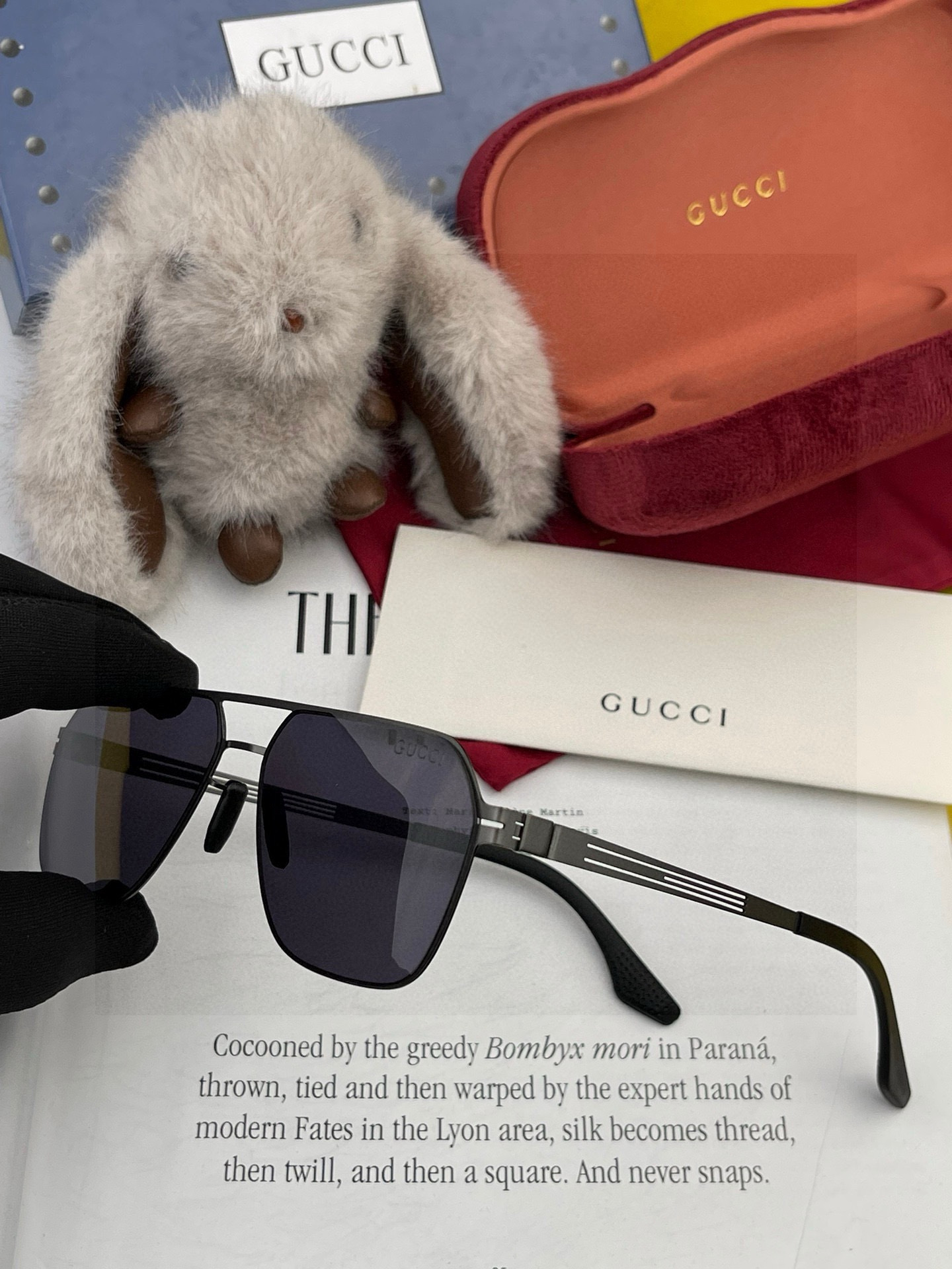 ♦️GUCCI 新款男女情侣款太阳镜多边形墨镜iP电镀永不褪色 超轻超有弹性整幅眼镜无螺丝重要的是压不坏 高清尼龙镜片、