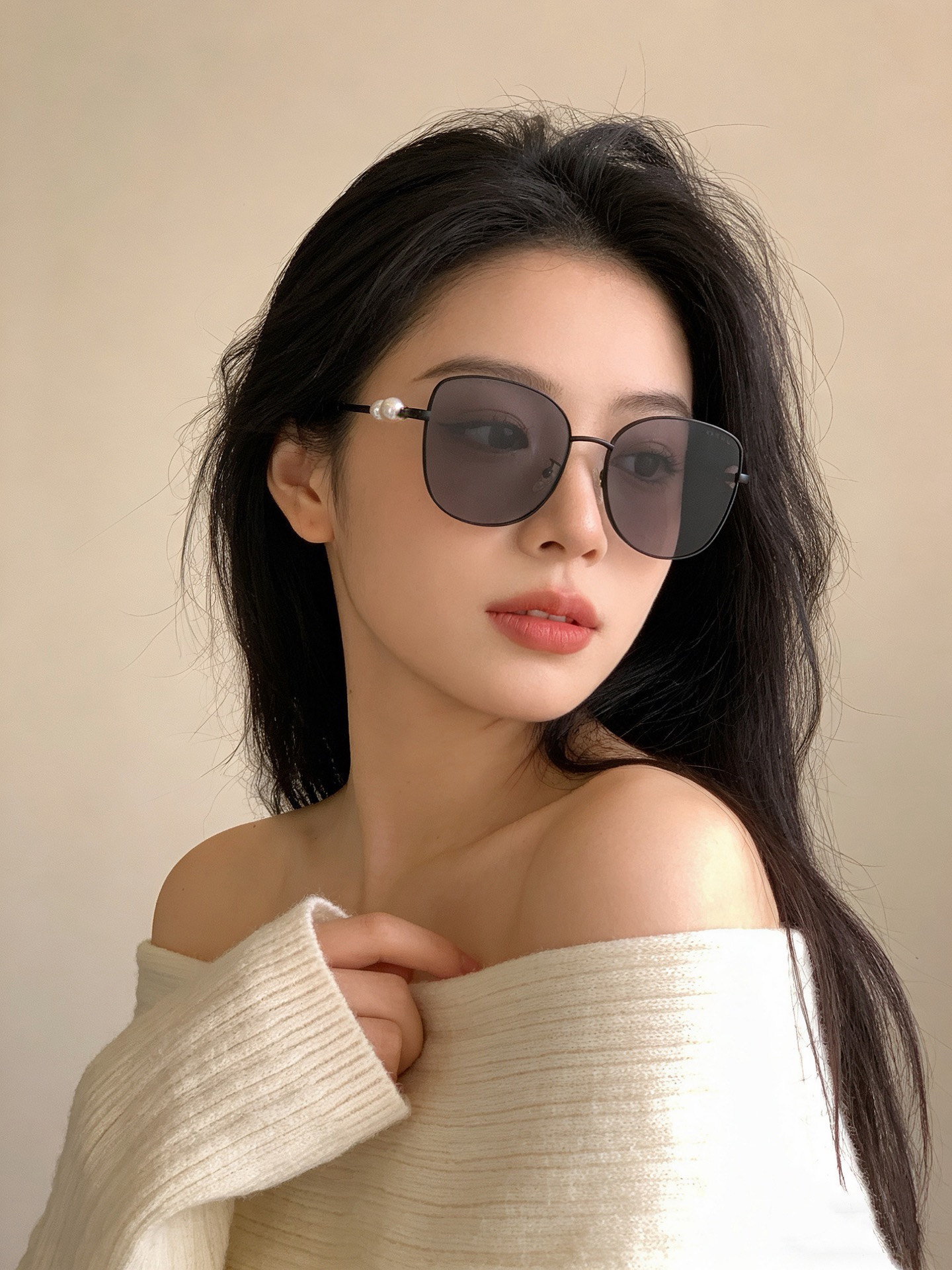 NO:951876,CHANEL's official early spring new model, many stars have the same style [color] Chanel's new pearl large frame polarized sunglasses, Polaroid ultra-clear polarized sunglasses model CH5759 glasses, sunglasses, sunglasses, glasses, chanel, chanel19860909CHANEL官方早春新款,众多明星同款[色]香奈儿新款珍珠大框偏光墨镜 ,宝丽来超清偏光太阳镜型号CH5759眼镜墨镜太阳镜,眼镜,chanel,chanel,glasses