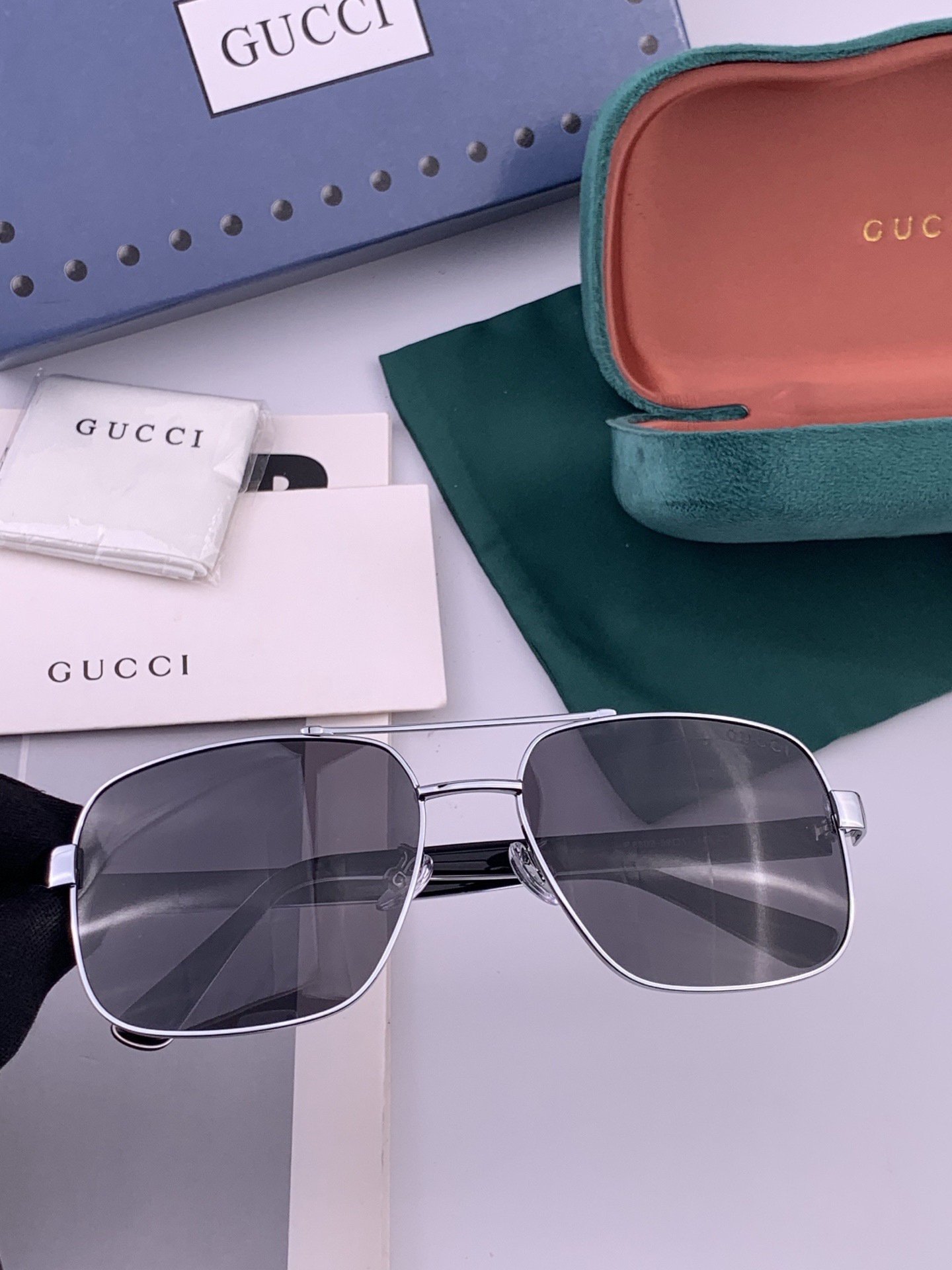 Gucci 。  高品质男女款墨镜   👍 进口宝丽来偏光镜片  。蛤蟆镜 开车钓鱼都可 。百搭显瘦墨镜韩版男士飞行员大
