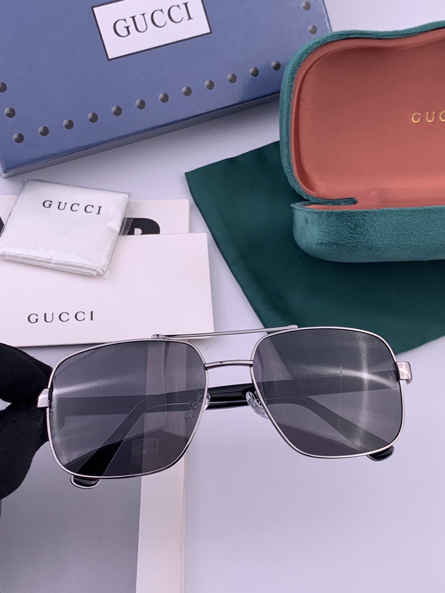Gucci 。  高品质男女款墨镜   👍 进口宝丽来偏光镜片  。蛤蟆镜 开车钓鱼都可 。百搭显瘦墨镜韩版男士飞行员大