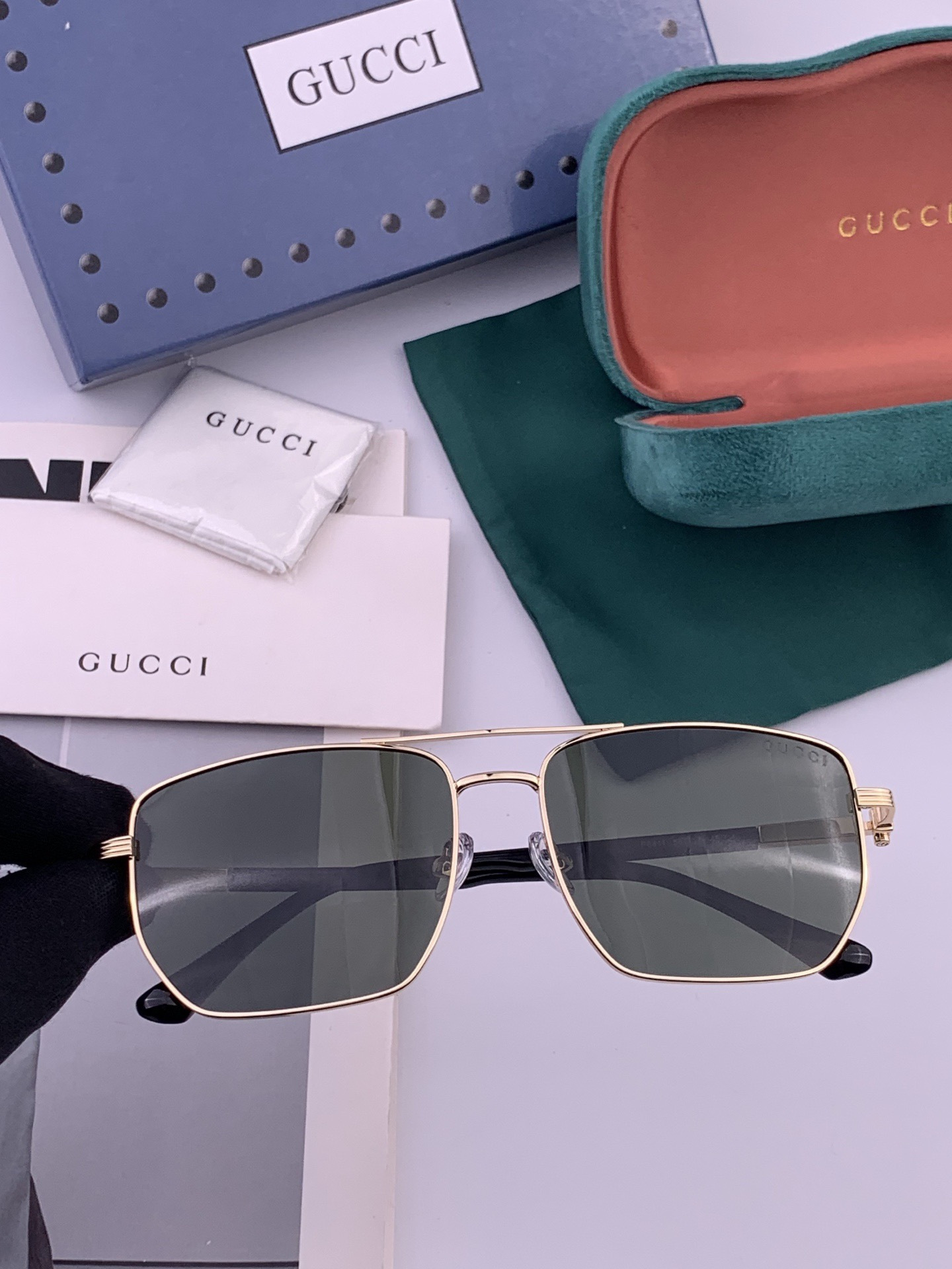 Gucci 。  高品质男女款墨镜   👍 进口宝丽来偏光镜片  。蛤蟆镜 开车钓鱼都可 。百搭显瘦墨镜韩版男士飞行员大