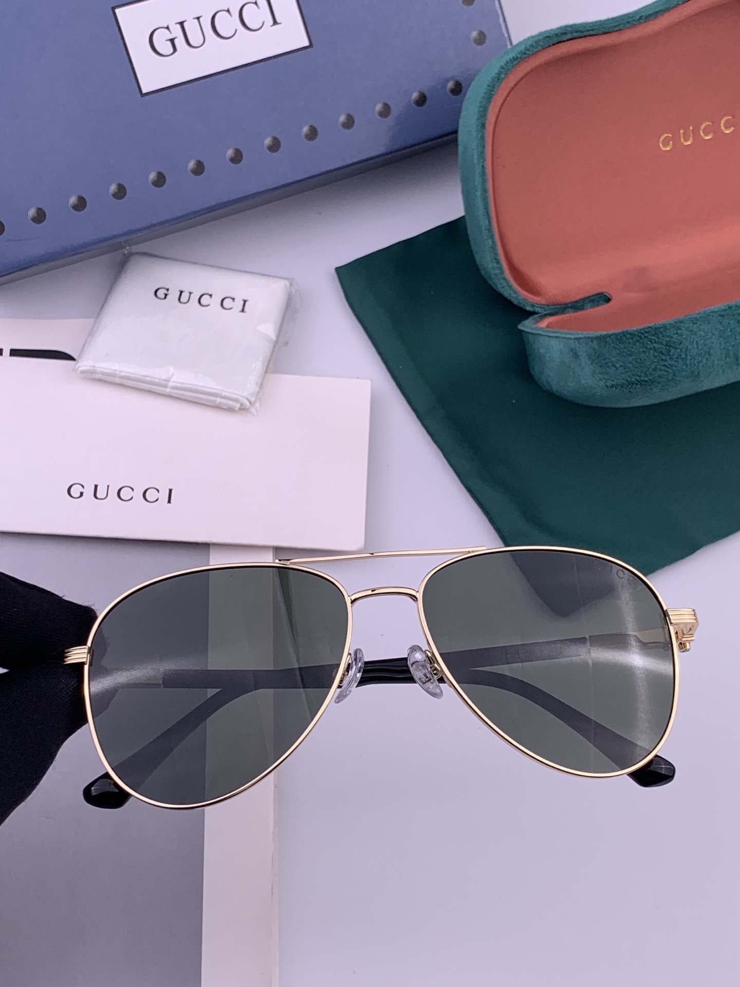 Gucci 。  高品质男女款墨镜   👍 进口宝丽来偏光镜片  。蛤蟆镜 开车钓鱼都可 。百搭显瘦墨镜韩版男士飞行员大