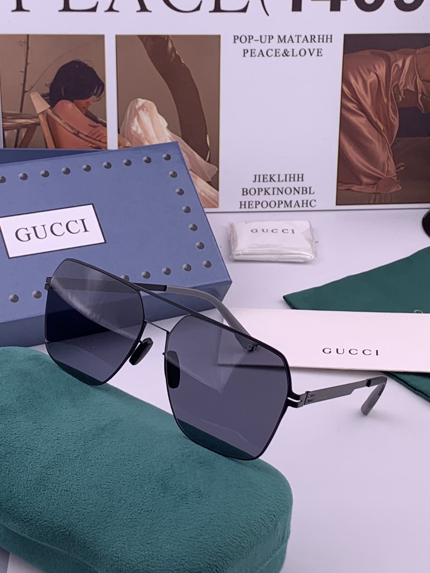 GUCC* 新款男女情侣款太阳iP电镀永不褪色 卖点：超轻超有弹性整幅眼镜无螺丝重要的是压不坏、镜片：高清尼龙偏光镜片 