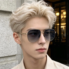 ♦️LV 新款男女情侣款太阳镜多边形墨镜iP电镀永不褪色 超轻超有弹性整幅眼镜无螺丝重要的是压不坏 高清尼龙镜片、精湛 ♦️LV 新款男女情侣款太阳镜多边形墨镜iP电镀永不褪色 超轻超有弹性整幅眼镜无螺丝重要的是压不坏 高清尼龙镜片、精湛