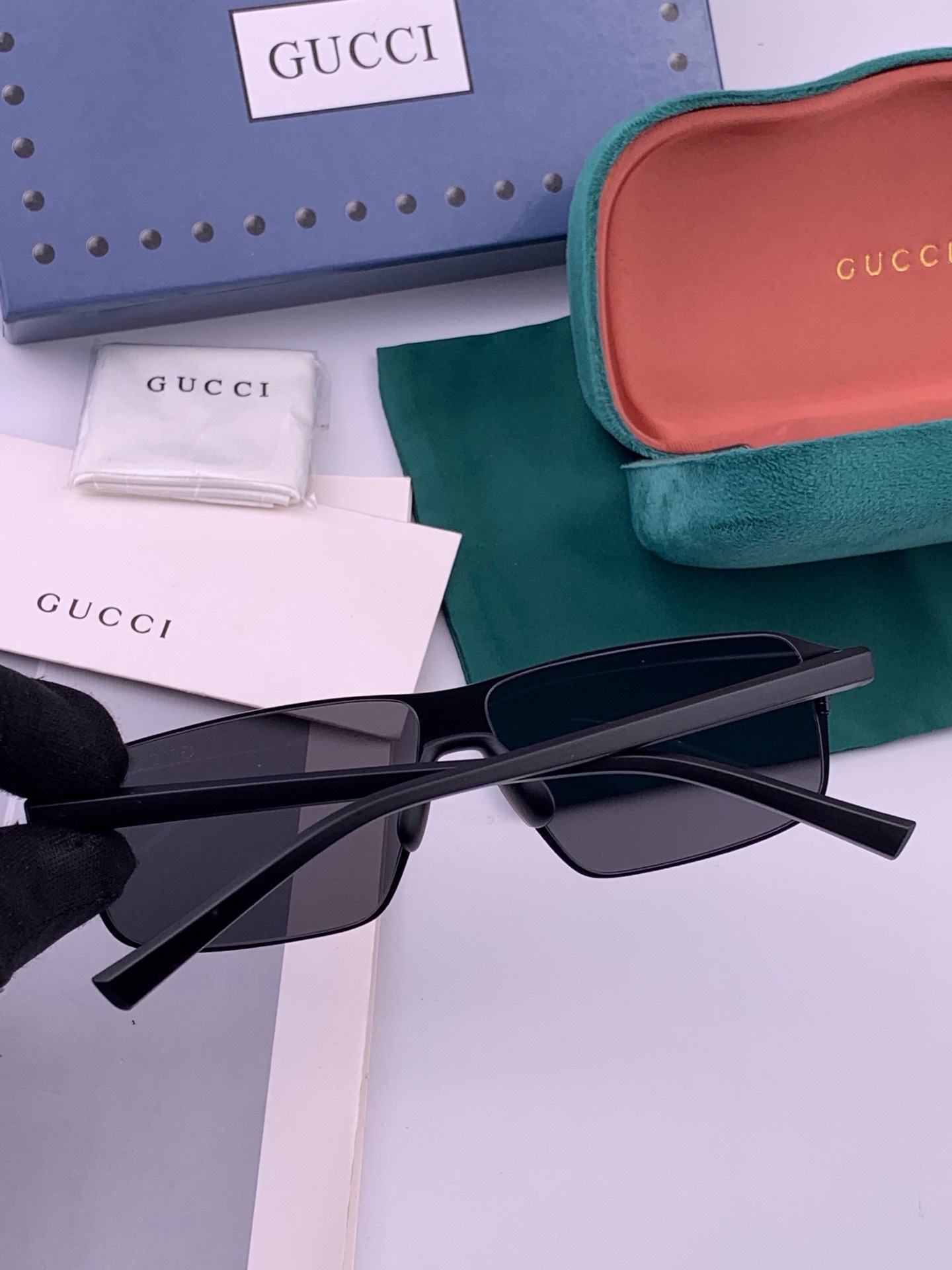 GUCCI 男款炫彩飞行员偏光太阳镜 ❤️材质：高清尼龙加厚卡槽高清偏光镜片 🌹无边框镜架💕颜👍型号：G2225