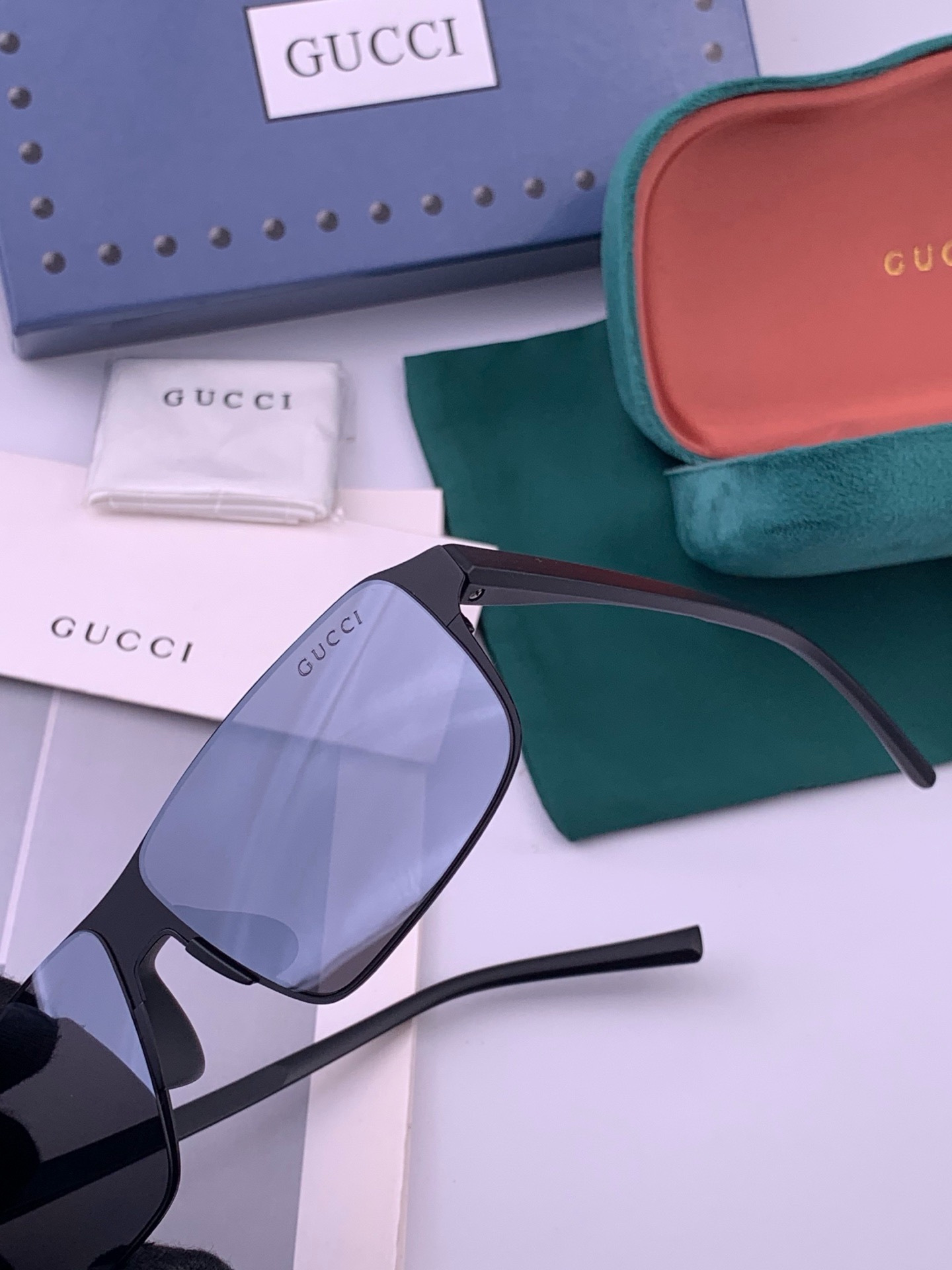 GUCCI 男款炫彩飞行员偏光太阳镜 ❤️材质：高清尼龙加厚卡槽高清偏光镜片 🌹无边框镜架💕颜👍型号：G2225