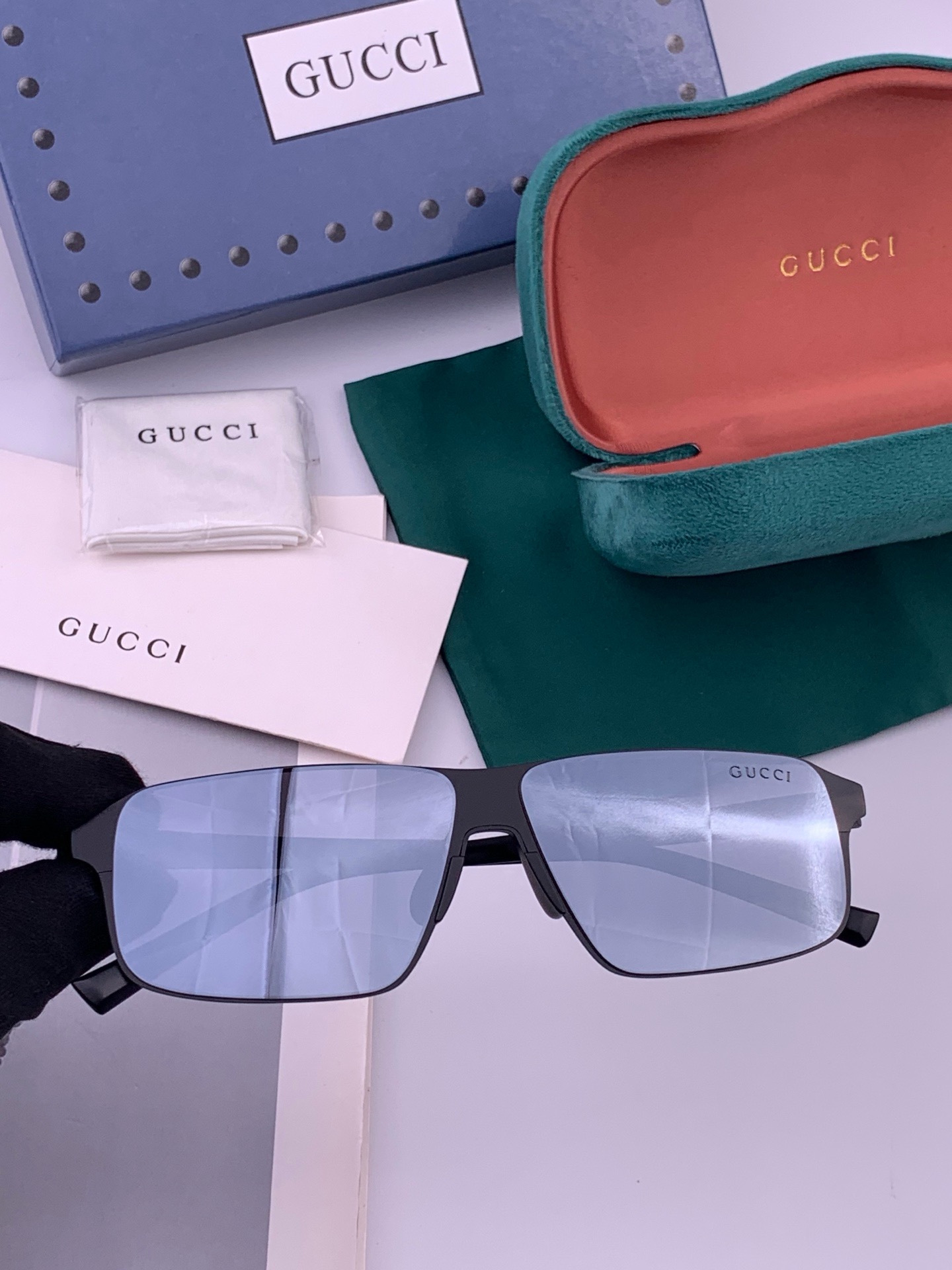 GUCCI 男款炫彩飞行员偏光太阳镜 ❤️材质：高清尼龙加厚卡槽高清偏光镜片 🌹无边框镜架💕颜👍型号：G2225