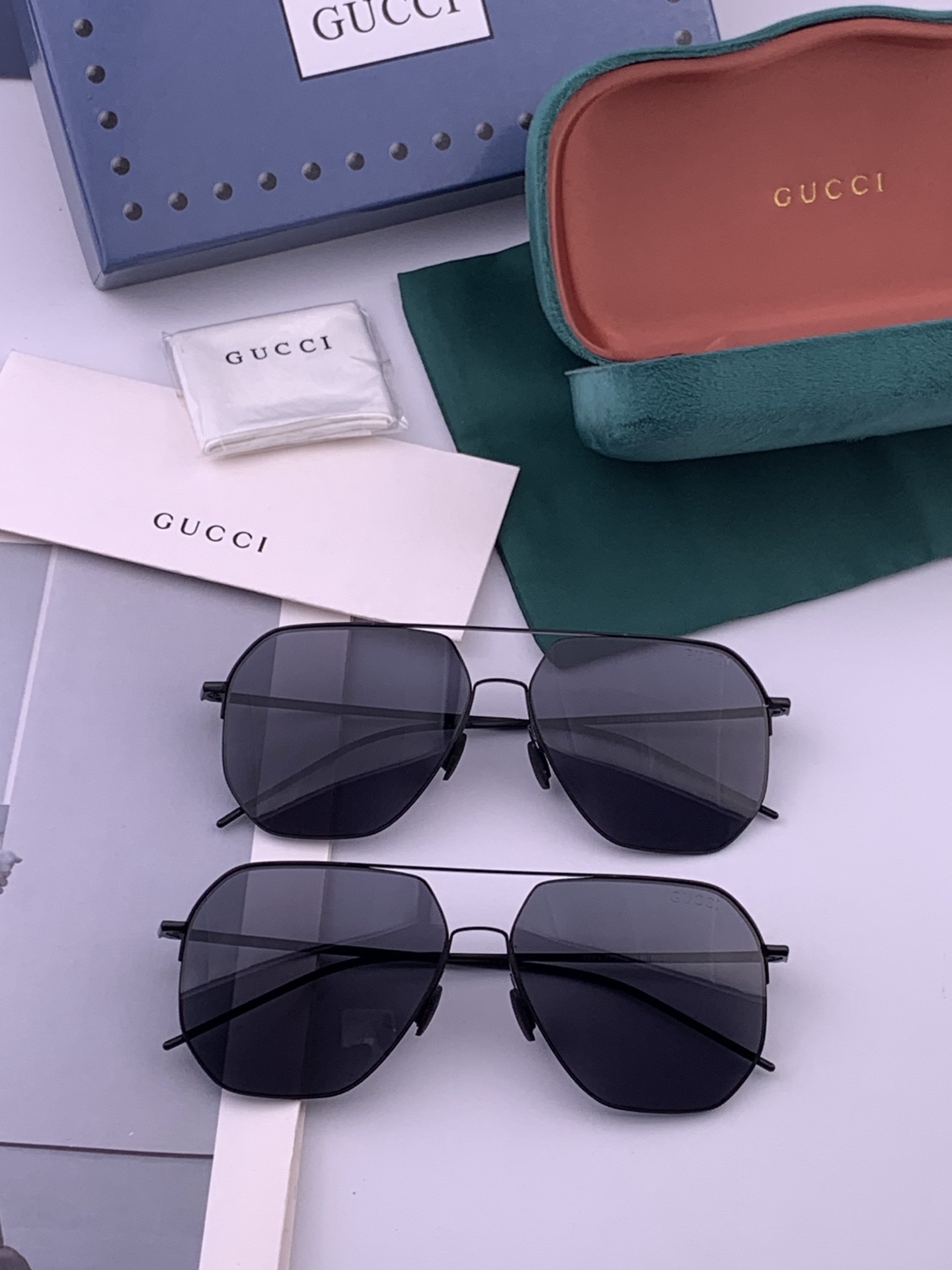 GUCCI 男款炫彩飞行员偏光太阳镜 ❤️材质：高清尼龙加厚卡槽高清偏光镜片 🌹无边框镜架💕颜👍型号：G3227