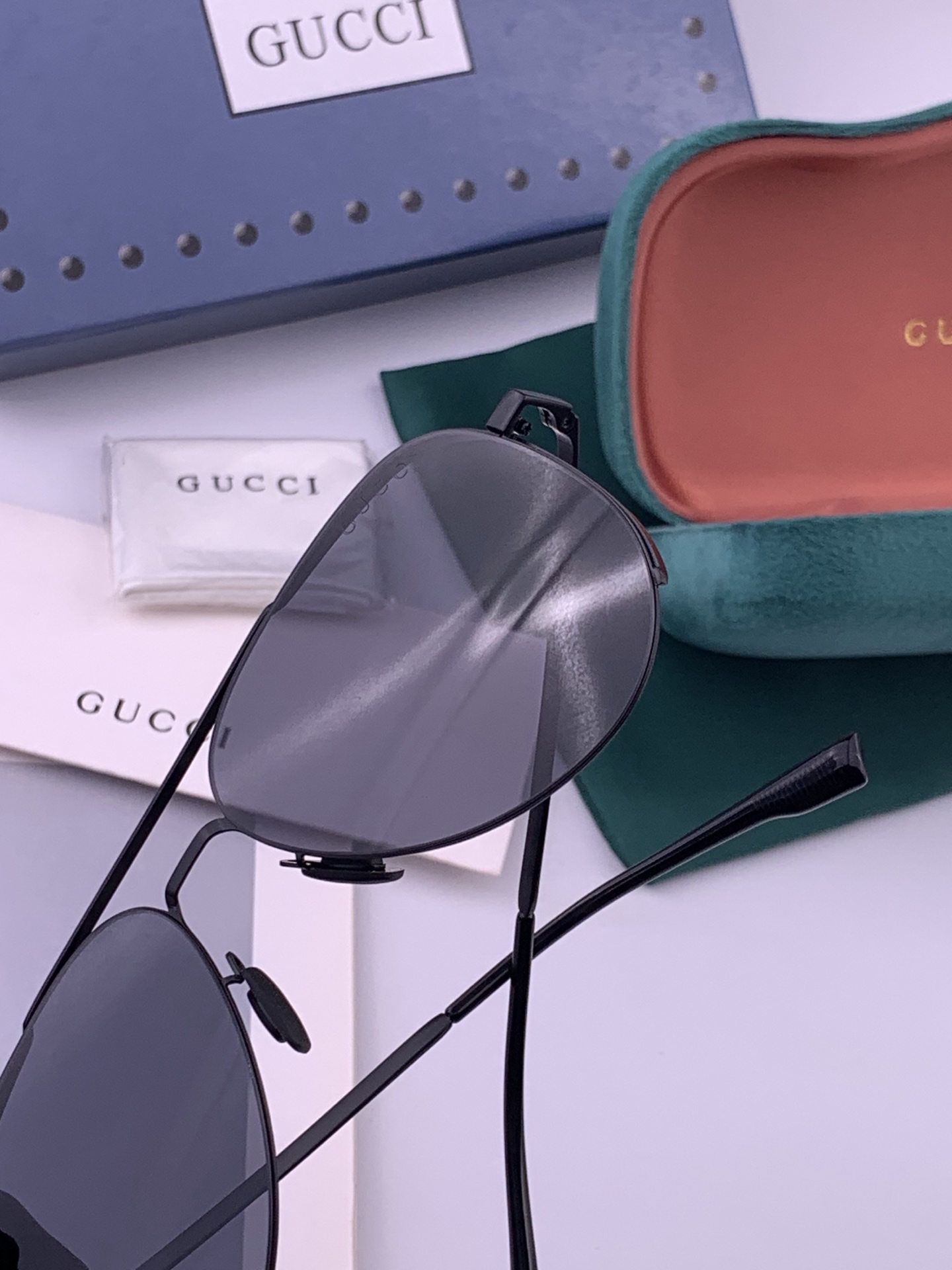 GUCCI 新款男女情侣款太阳镜多边形墨镜i 🉐️电镀永不褪色 超轻超有弹性整幅眼镜无螺丝重要的是压不坏 高清尼龙镜片、