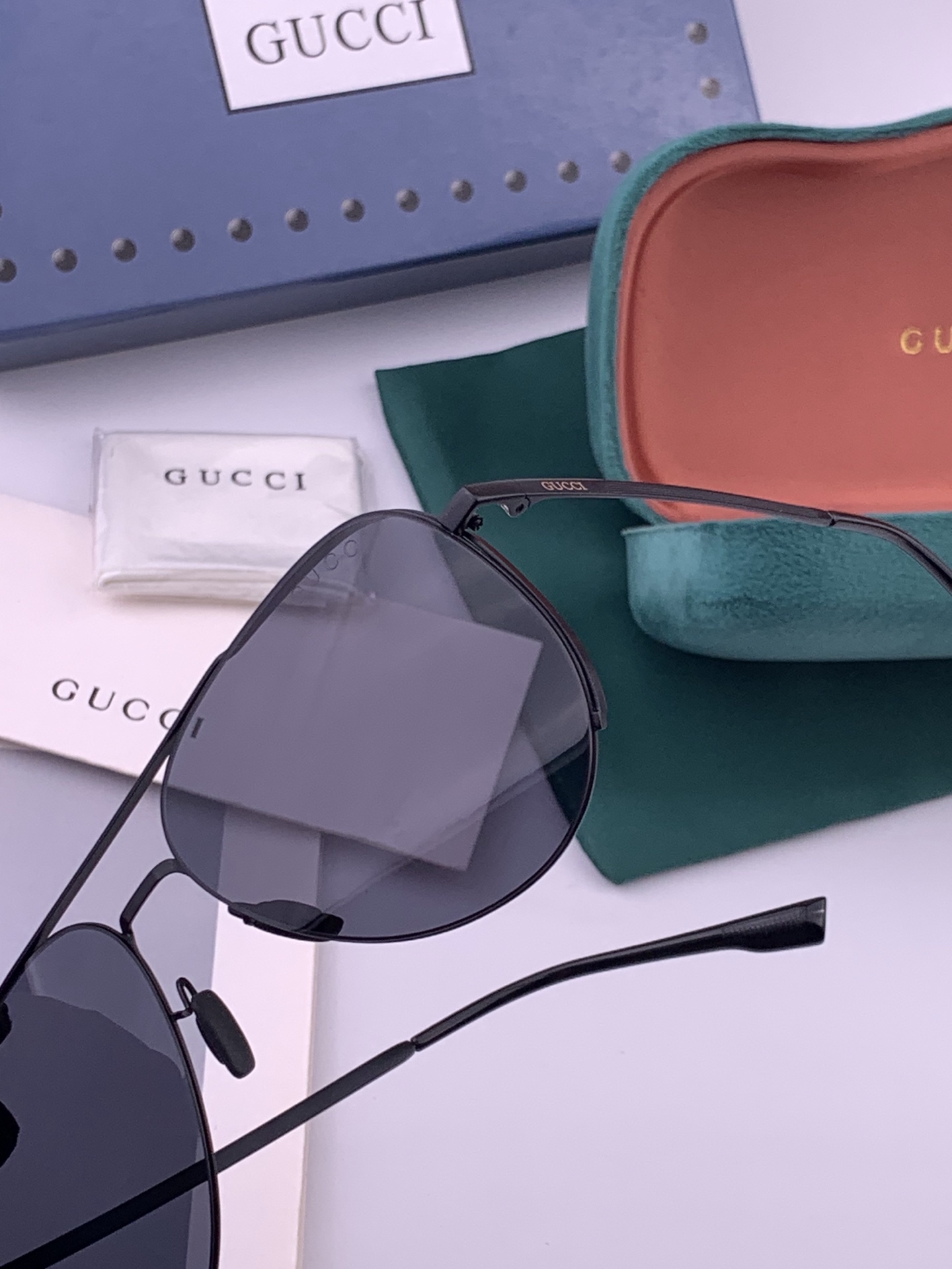 GUCCI 新款男女情侣款太阳镜多边形墨镜i 🉐️电镀永不褪色 超轻超有弹性整幅眼镜无螺丝重要的是压不坏 高清尼龙镜片、