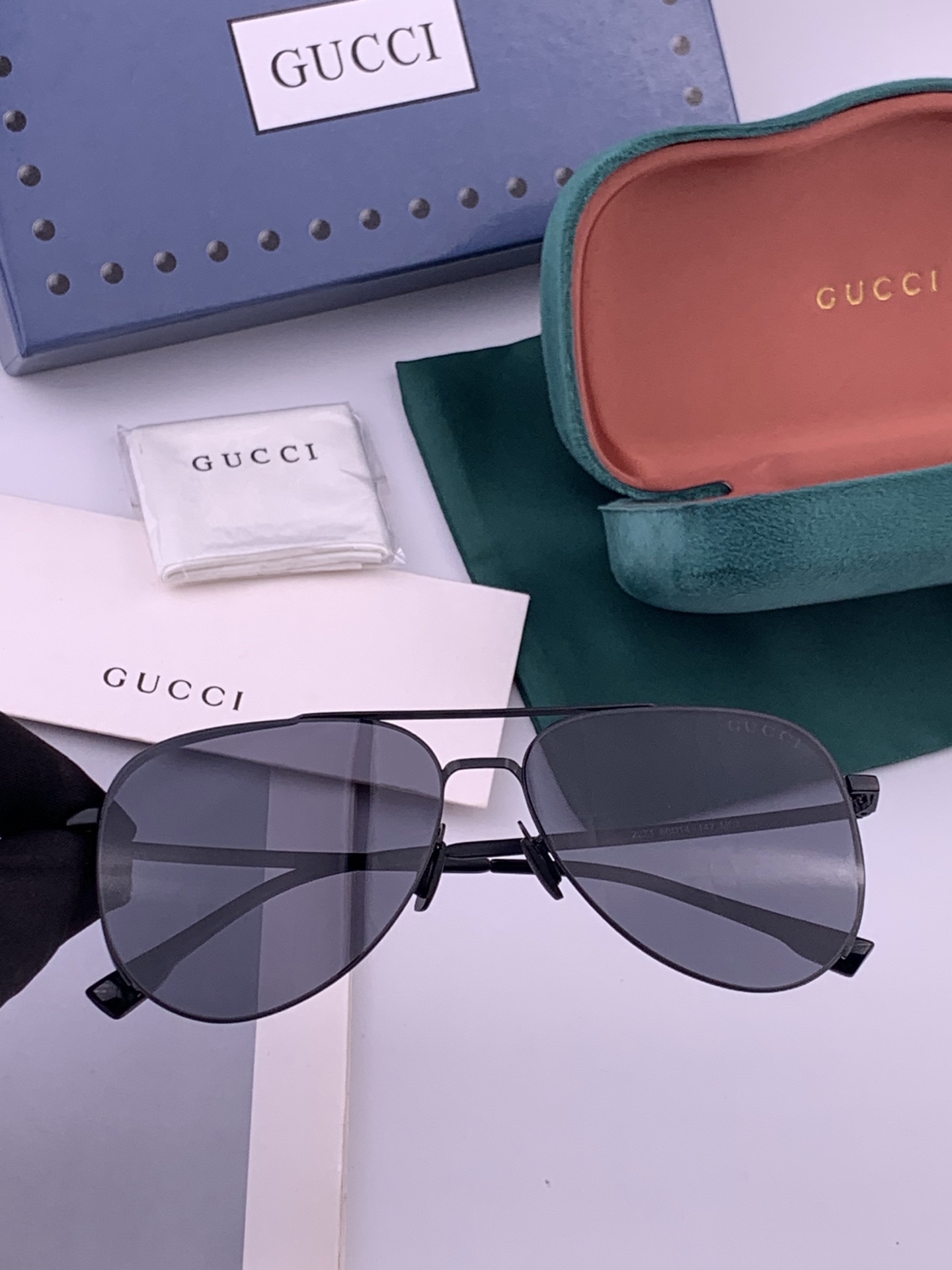 GUCCI 新款男女情侣款太阳镜多边形墨镜i 🉐️电镀永不褪色 超轻超有弹性整幅眼镜无螺丝重要的是压不坏 高清尼龙镜片、