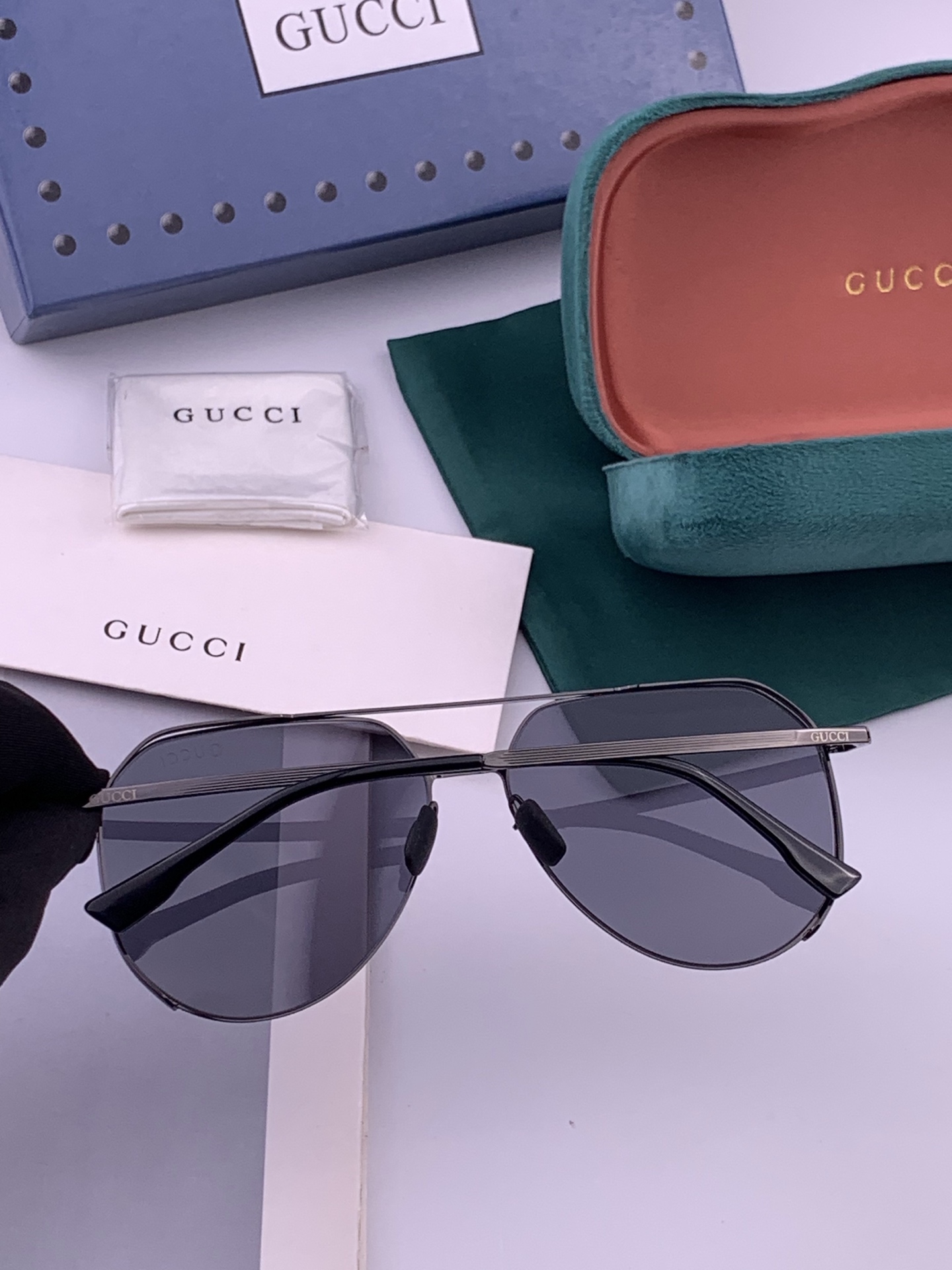 GUCCI 新款男女情侣款太阳镜多边形墨镜i 🉐️电镀永不褪色 超轻超有弹性整幅眼镜无螺丝重要的是压不坏 高清尼龙镜片、