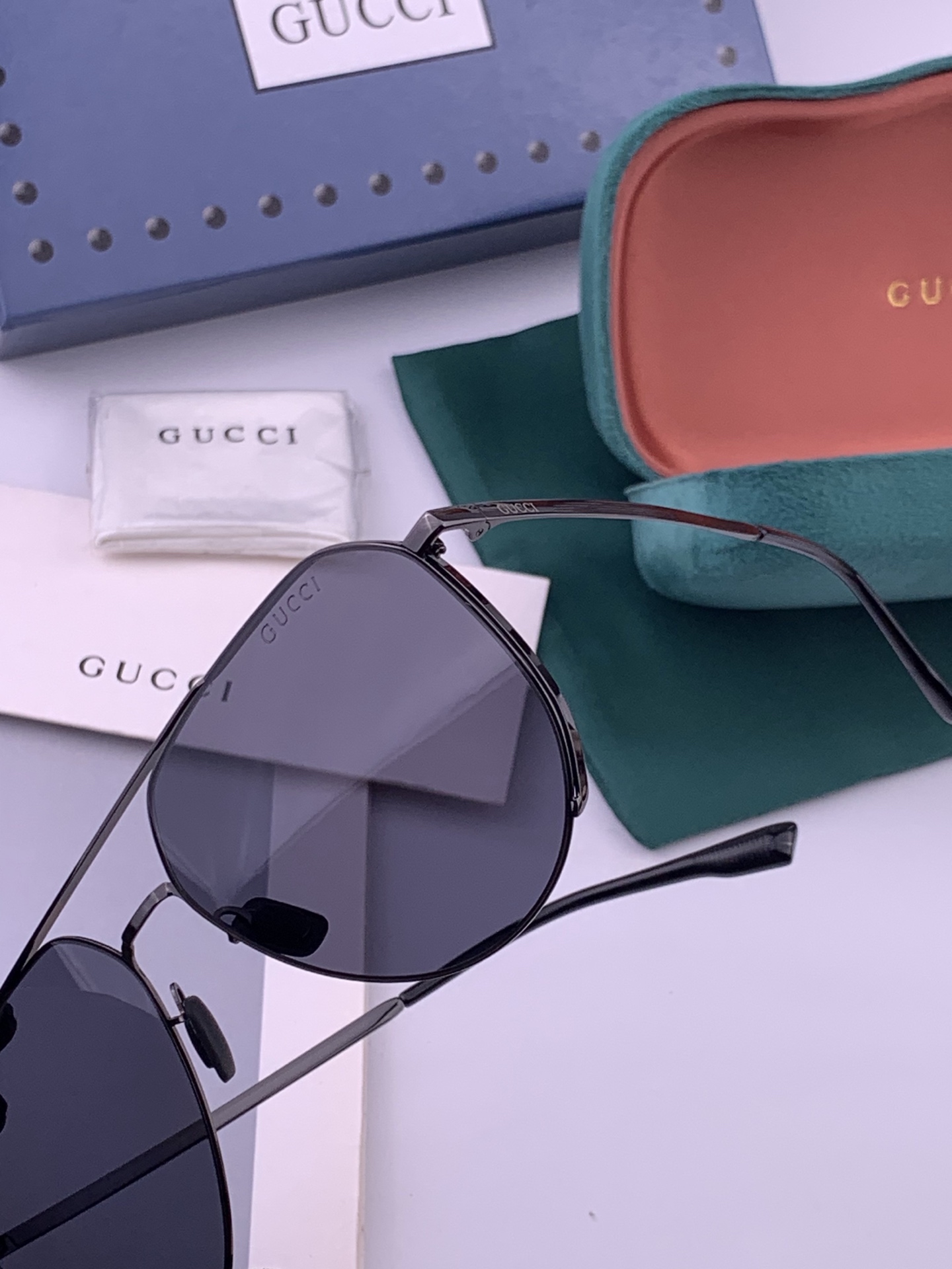 GUCCI 新款男女情侣款太阳镜多边形墨镜i 🉐️电镀永不褪色 超轻超有弹性整幅眼镜无螺丝重要的是压不坏 高清尼龙镜片、