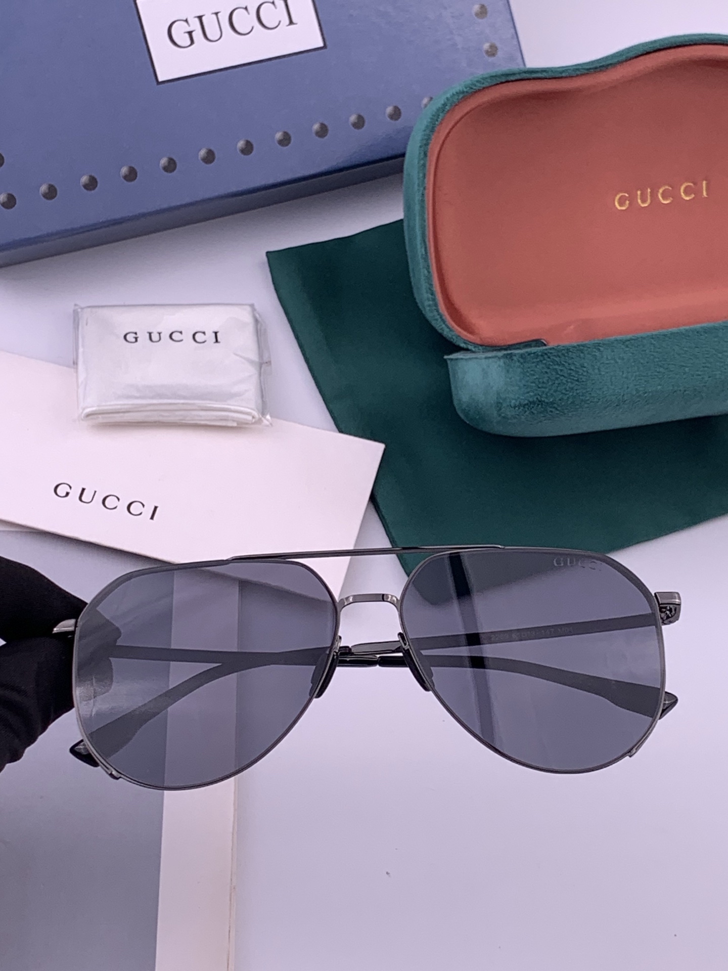 GUCCI 新款男女情侣款太阳镜多边形墨镜i 🉐️电镀永不褪色 超轻超有弹性整幅眼镜无螺丝重要的是压不坏 高清尼龙镜片、