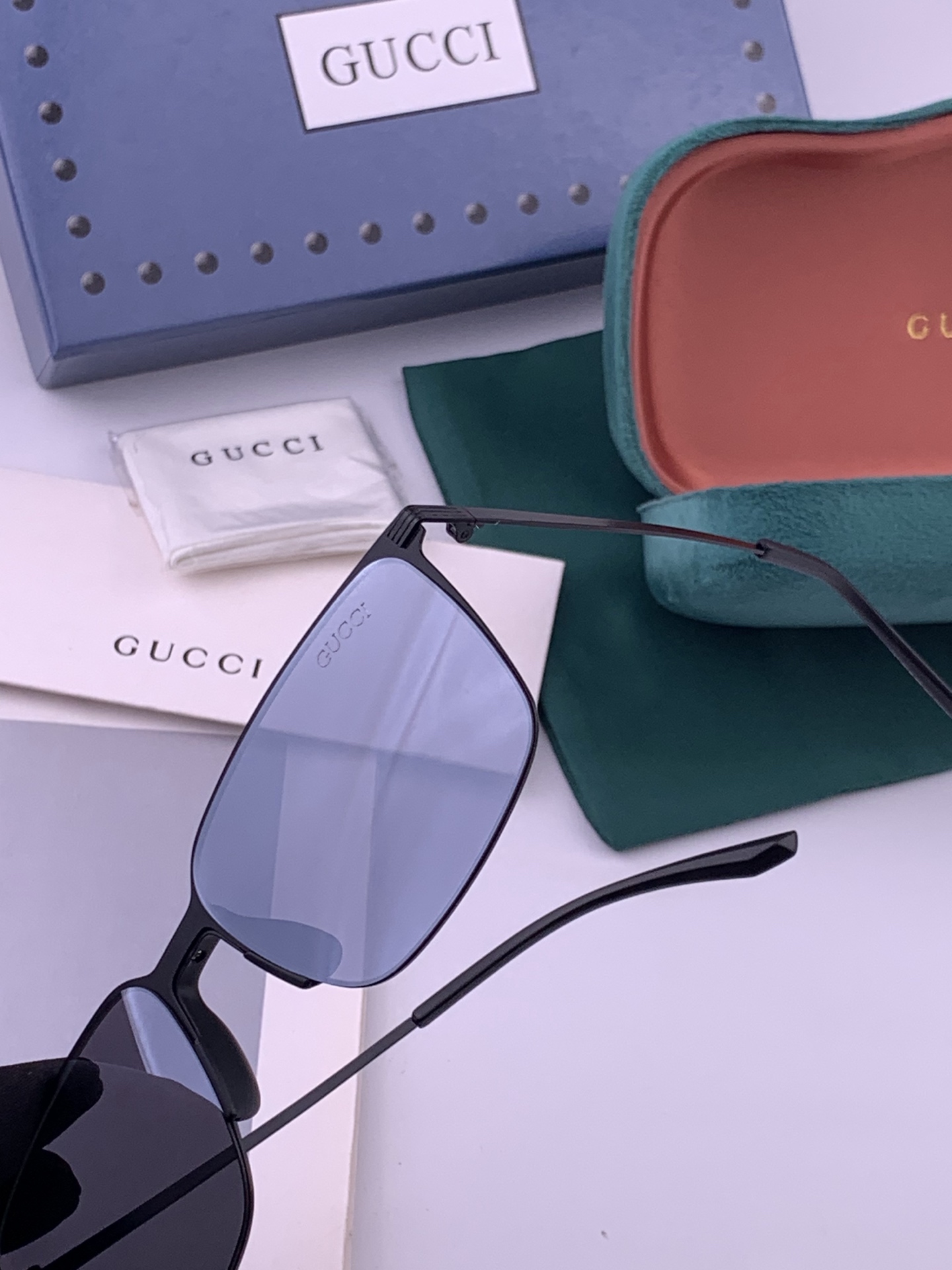 GUCCI 男款炫彩飞行员偏光太阳镜 ❤️材质：高清尼龙加厚卡槽高清偏光镜片 🌹无边框镜架💕颜👍型号：G01810
