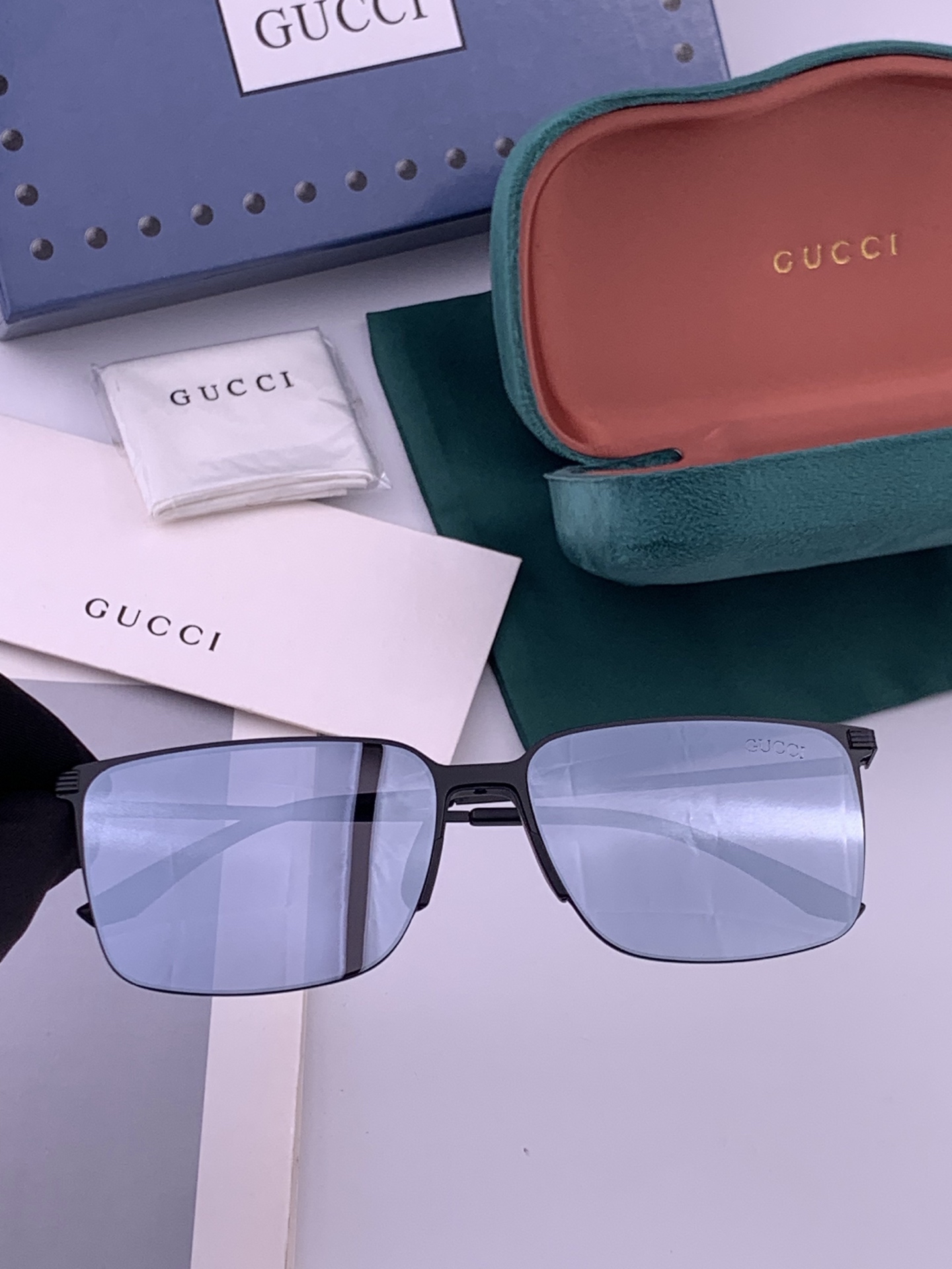 GUCCI 男款炫彩飞行员偏光太阳镜 ❤️材质：高清尼龙加厚卡槽高清偏光镜片 🌹无边框镜架💕颜👍型号：G01810