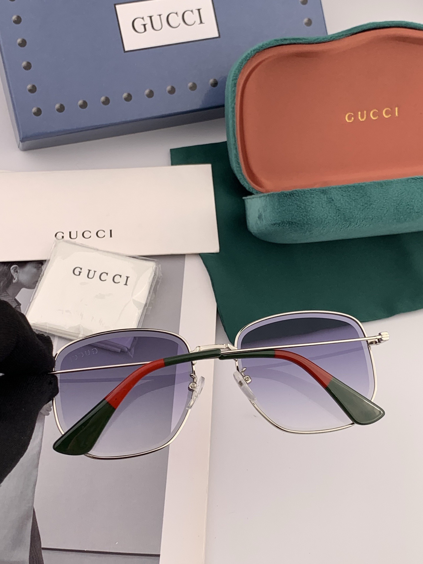 GUCCI  新款尼龙偏光太眼镜，无框钻石 切边更有质感，大气女人范儿，大脸小脸都好看 ！型号：G0322