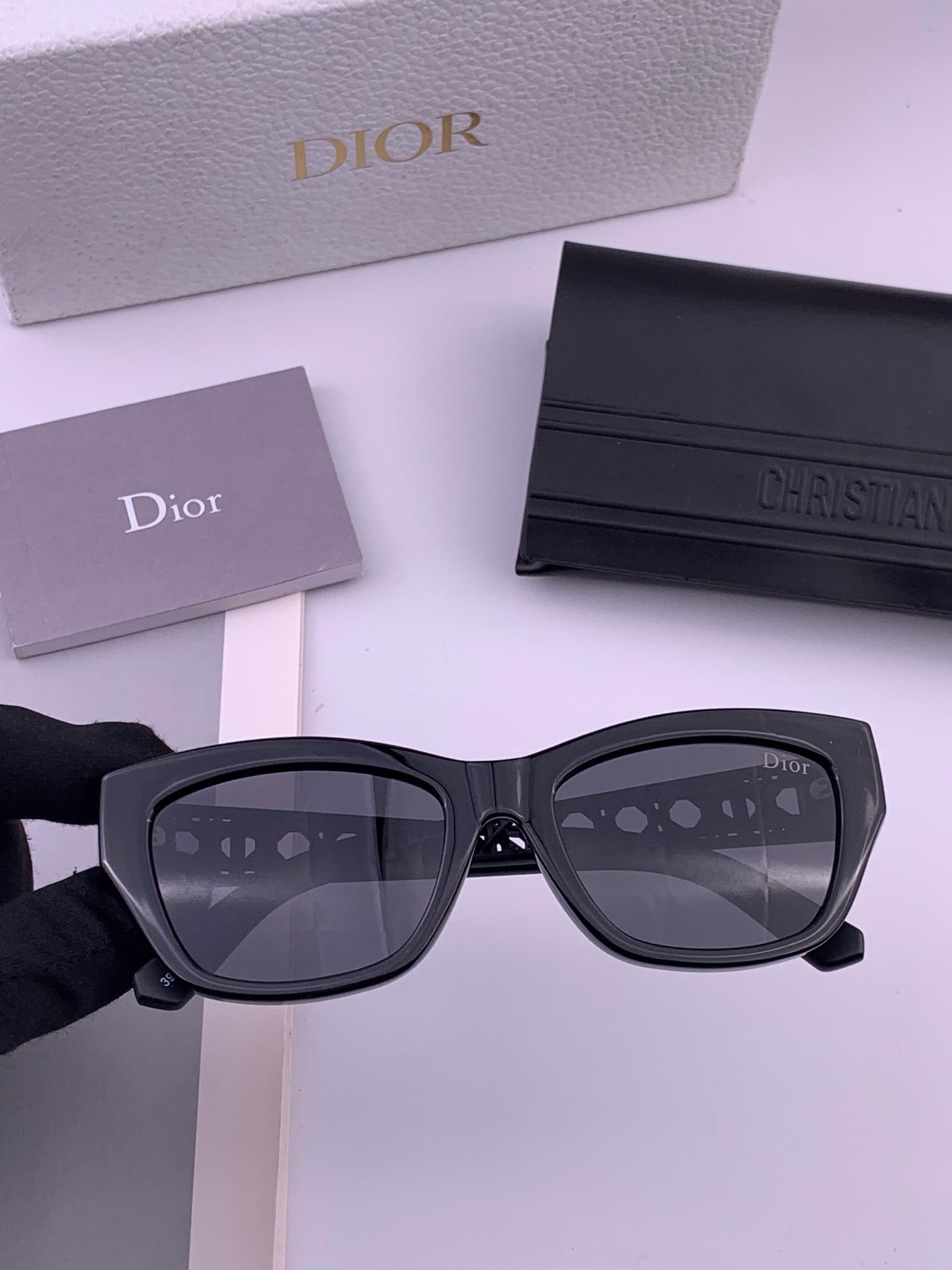 【DIOR】新款潮流爆款 时尚太阳镜 佩戴舒适 网红潮款墨镜  女士高清加厚偏光太阳镜🕶️ 🎉高品质TR镜框 ♥️♥️型