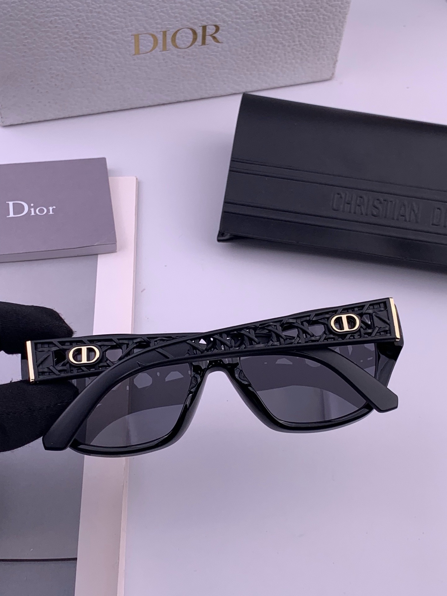 【DIOR】新款潮流爆款 时尚太阳镜 佩戴舒适 网红潮款墨镜  女士高清加厚偏光太阳镜🕶️ 🎉高品质TR镜框 ♥️♥️型