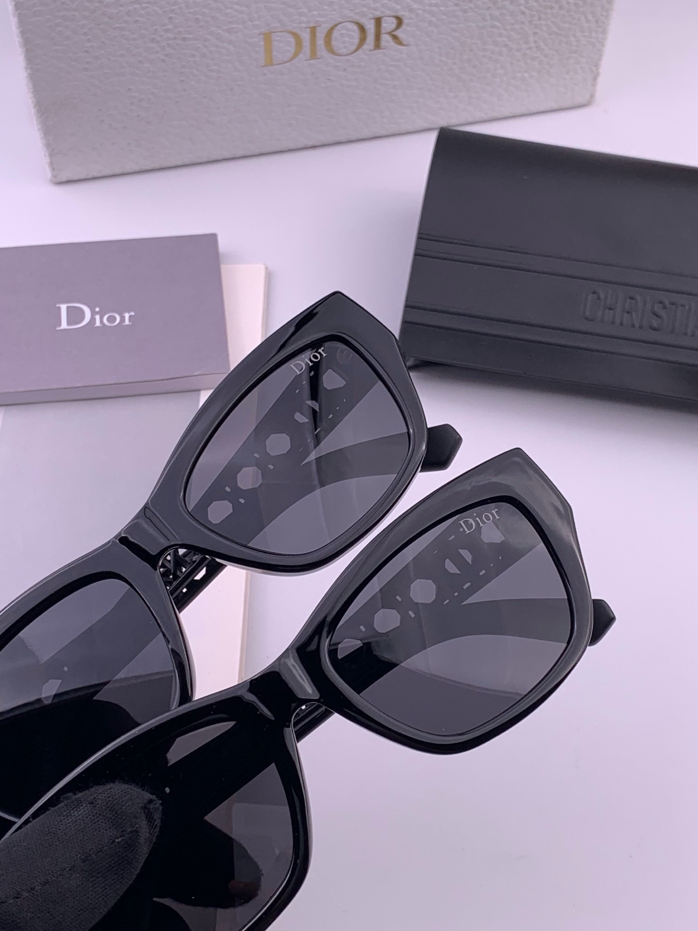 【DIOR】新款潮流爆款 时尚太阳镜 佩戴舒适 网红潮款墨镜  女士高清加厚偏光太阳镜🕶️ 🎉高品质TR镜框 ♥️♥️型