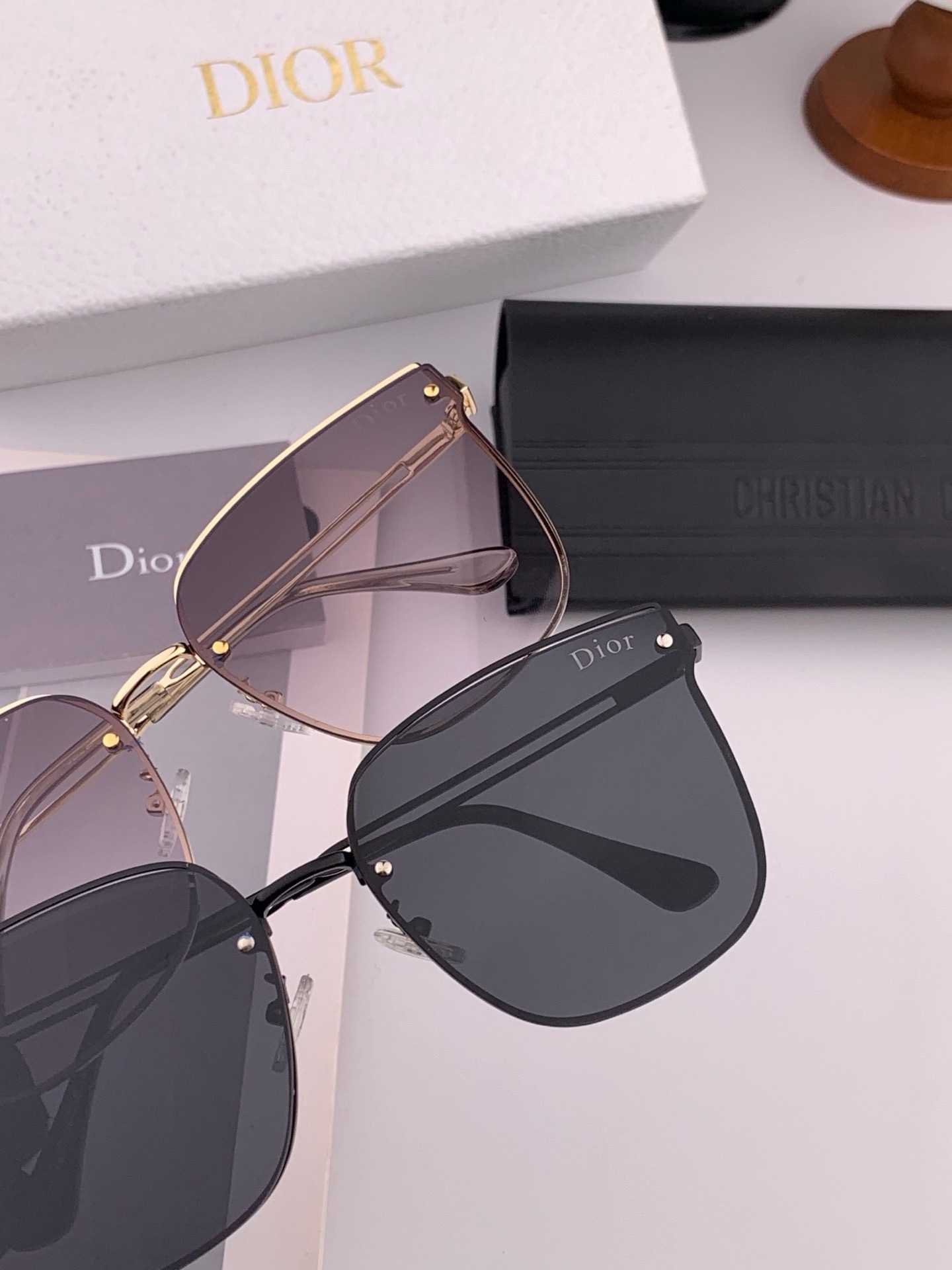 【TR偏光系列】DIOR   经典的方框设计，不挑脸型，无论搭配大衣还是连衣裙都非常显气质尼龙偏光镜片预防紫外线 型号：