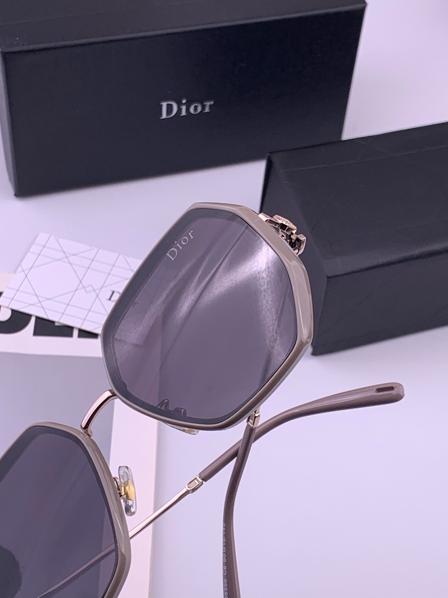 【DIOR】新款潮流爆款 时尚方框太阳镜 佩戴舒适 网红潮款墨镜  女士高清加厚偏光太阳镜🕶️ 🎉高品质TR镜框 ♥️♥