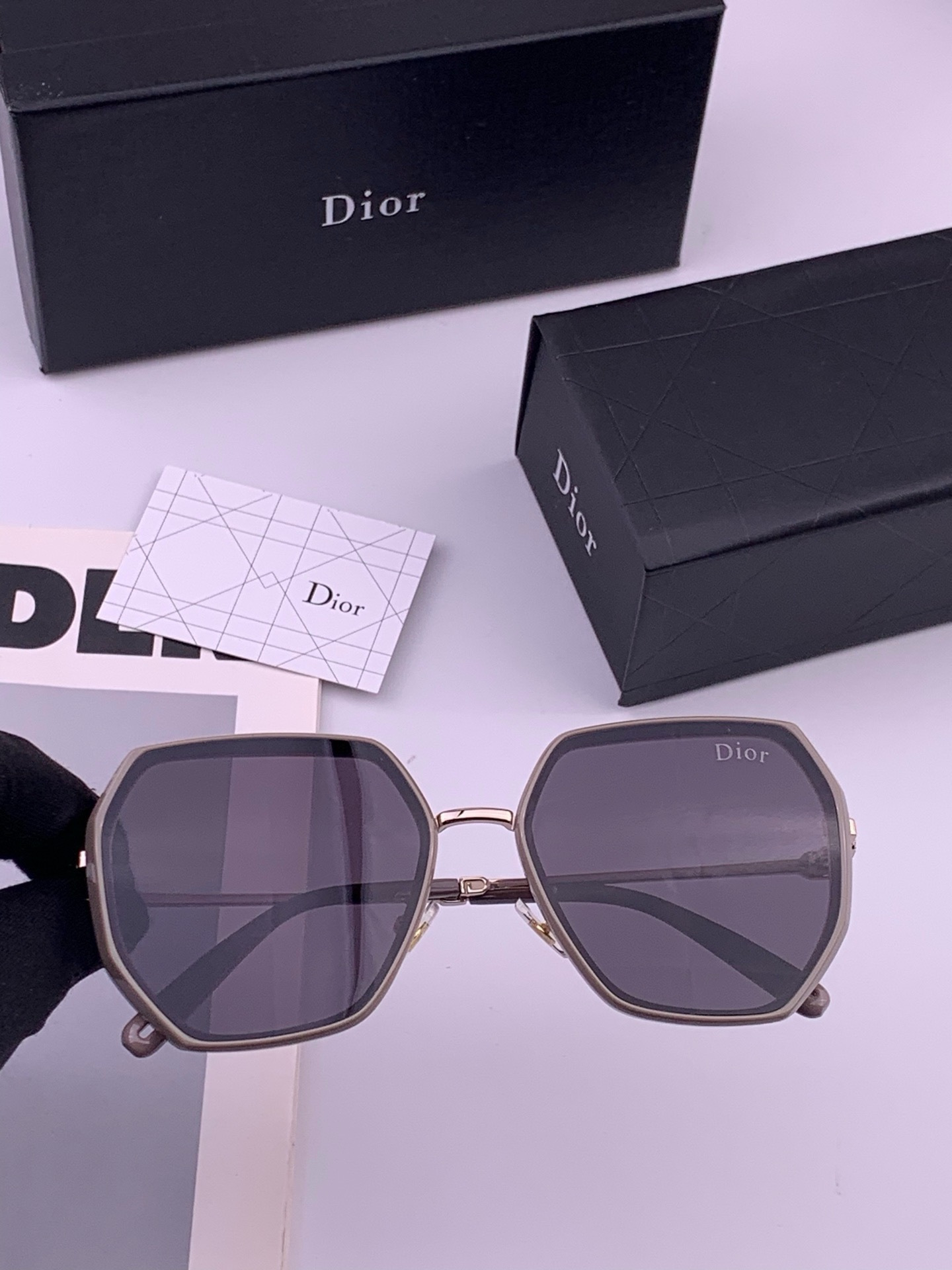 【DIOR】新款潮流爆款 时尚方框太阳镜 佩戴舒适 网红潮款墨镜  女士高清加厚偏光太阳镜🕶️ 🎉高品质TR镜框 ♥️♥