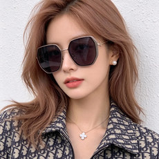 【DIOR】新款潮流爆款 时尚方框太阳镜 佩戴舒适 网红潮款墨镜 女士高清加厚偏光太阳镜🕶️ 🎉高品质TR镜框 ♥️♥ 【DIOR】新款潮流爆款 时尚方框太阳镜 佩戴舒适 网红潮款墨镜 女士高清加厚偏光太阳镜🕶️ 🎉高品质TR镜框 ♥️♥
