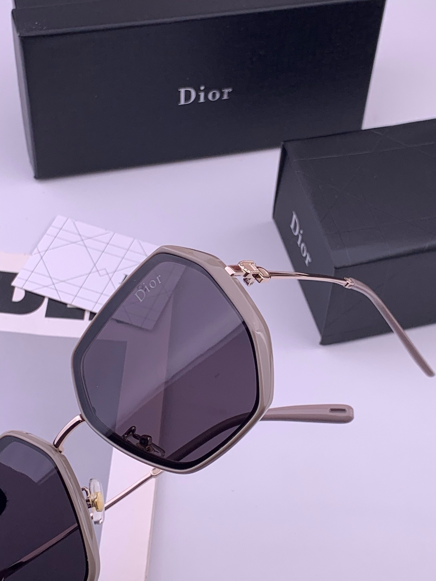 【DIOR】新款潮流爆款 时尚方框太阳镜 佩戴舒适 网红潮款墨镜  女士高清加厚偏光太阳镜🕶️ 🎉高品质TR镜框 ♥️♥