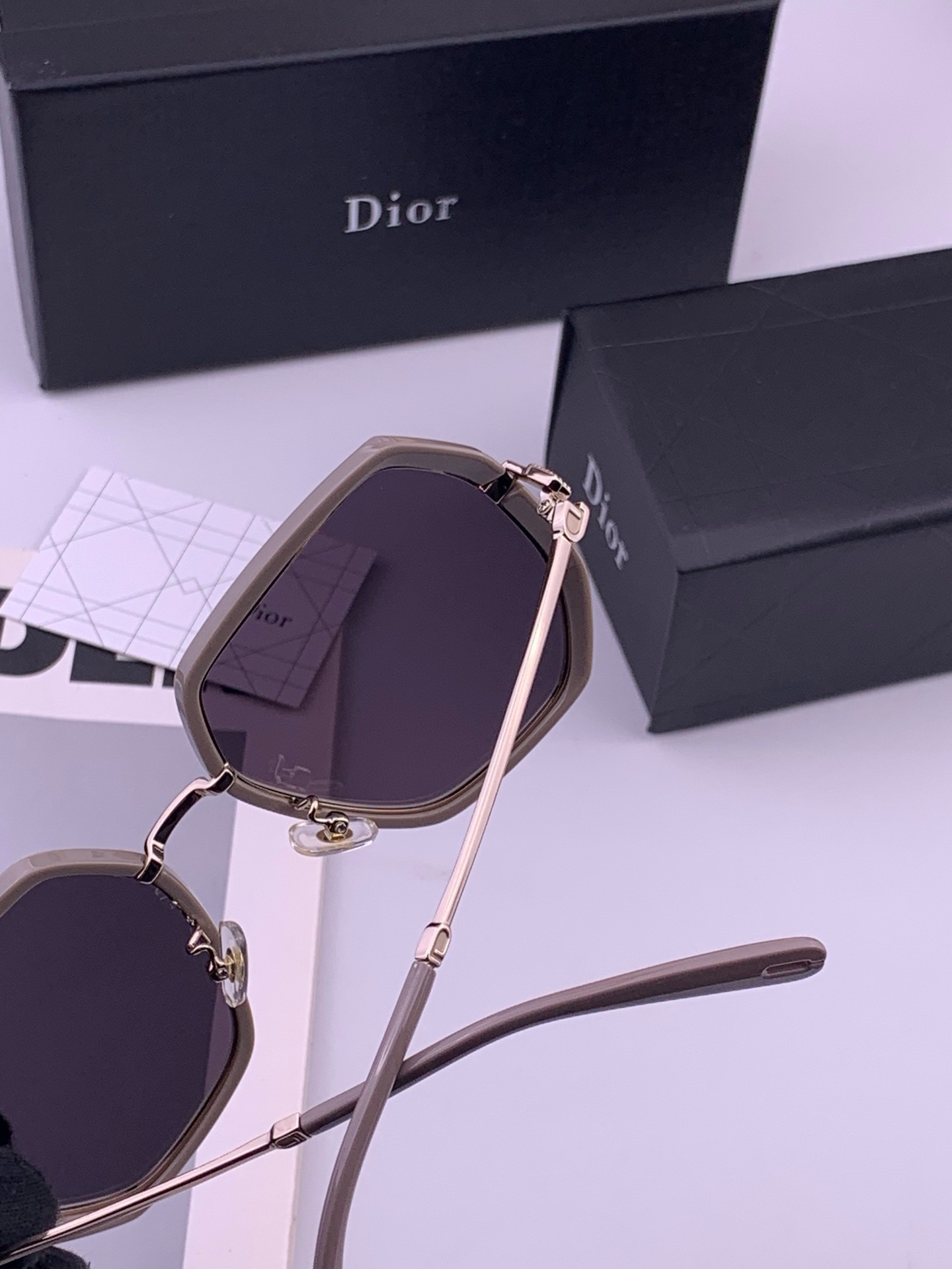 【DIOR】新款潮流爆款 时尚方框太阳镜 佩戴舒适 网红潮款墨镜  女士高清加厚偏光太阳镜🕶️ 🎉高品质TR镜框 ♥️♥