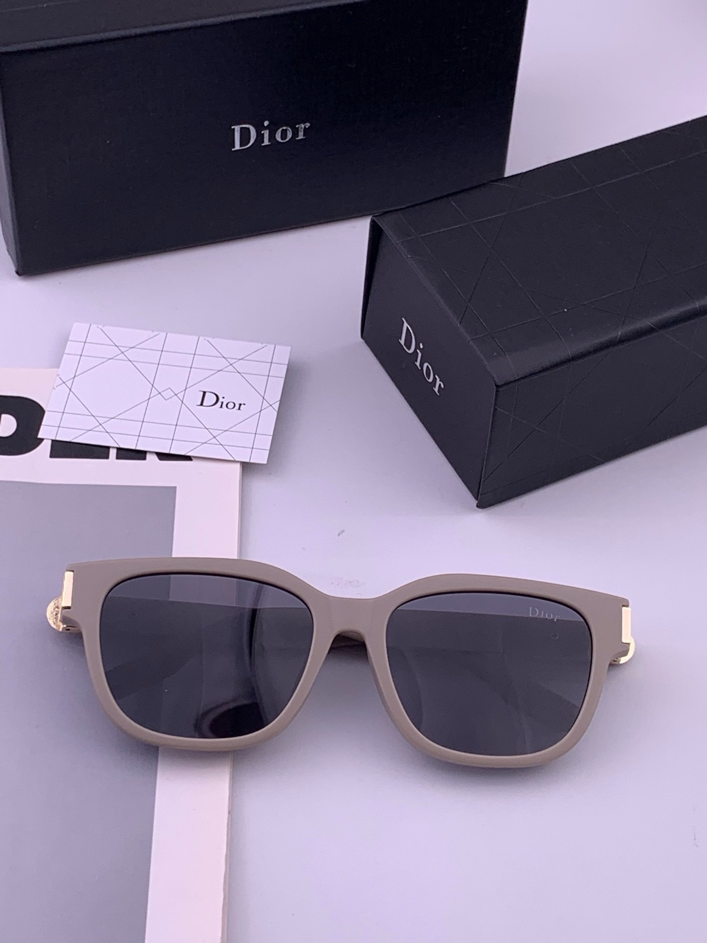 【DIOR】新款潮流爆款 时尚方框太阳镜 佩戴舒适 网红潮款墨镜  女士高清加厚偏光太阳镜🕶️ 🎉高品质TR镜框 ♥️♥