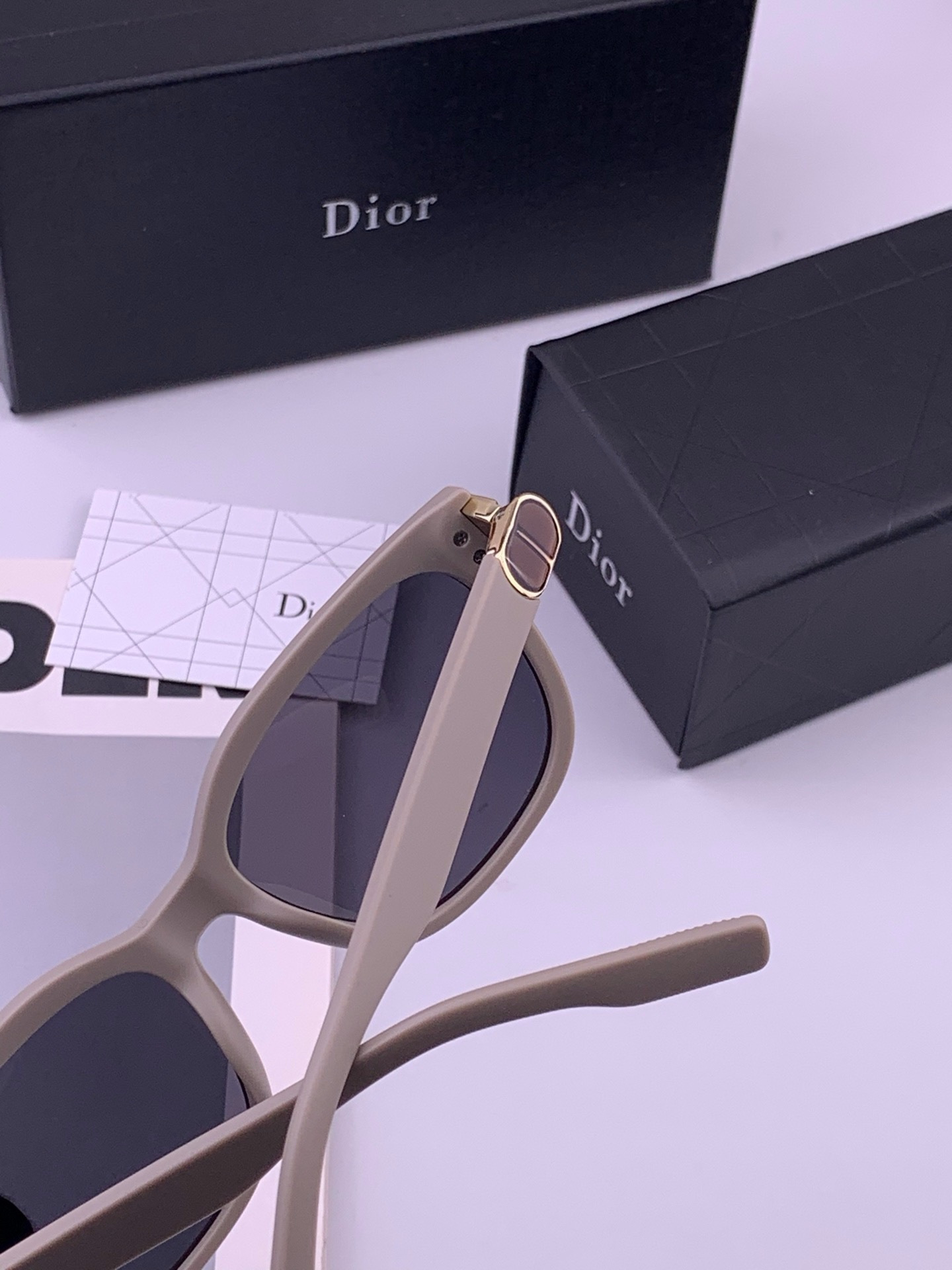 【DIOR】新款潮流爆款 时尚方框太阳镜 佩戴舒适 网红潮款墨镜  女士高清加厚偏光太阳镜🕶️ 🎉高品质TR镜框 ♥️♥