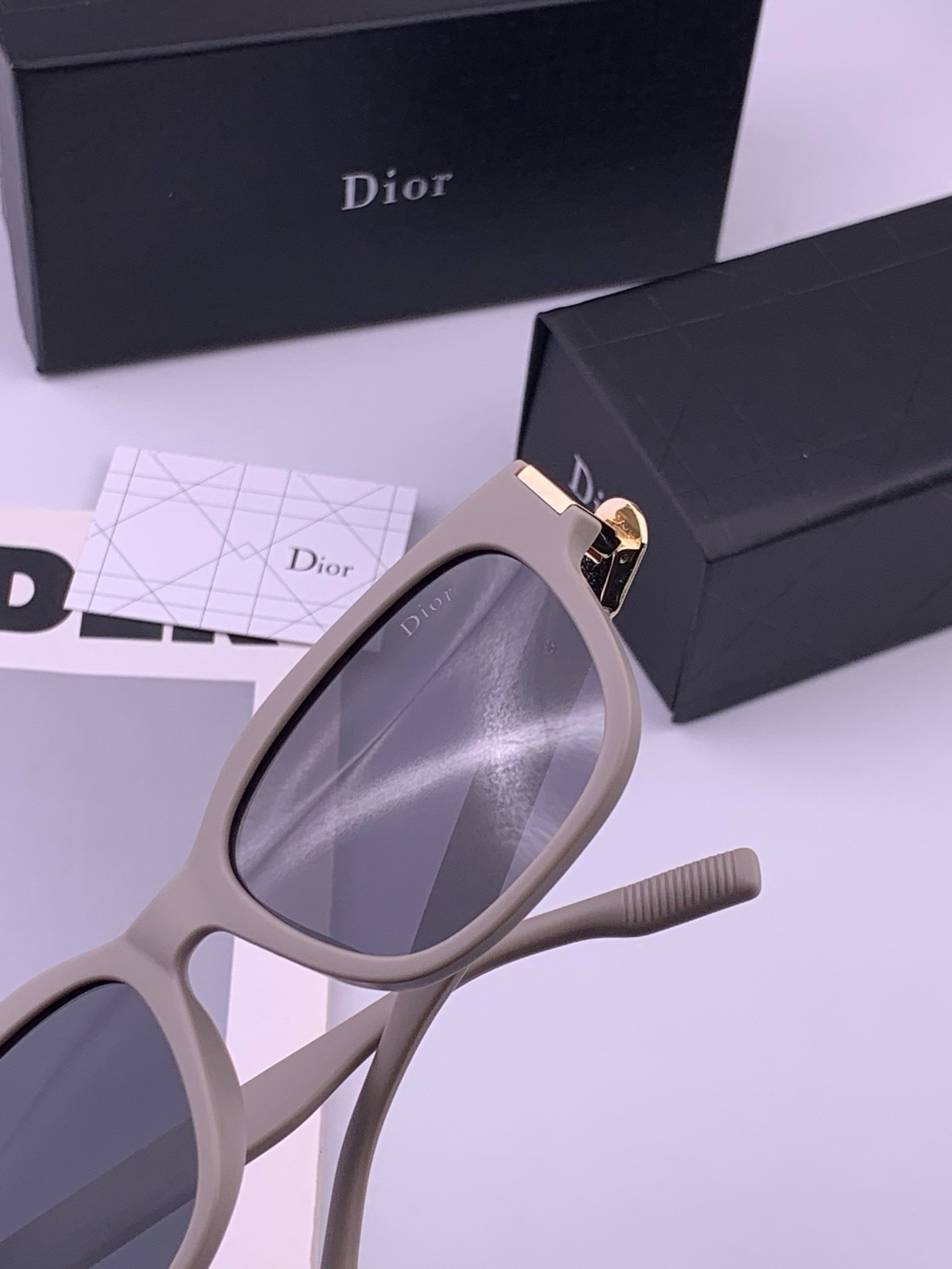【DIOR】新款潮流爆款 时尚方框太阳镜 佩戴舒适 网红潮款墨镜  女士高清加厚偏光太阳镜🕶️ 🎉高品质TR镜框 ♥️♥