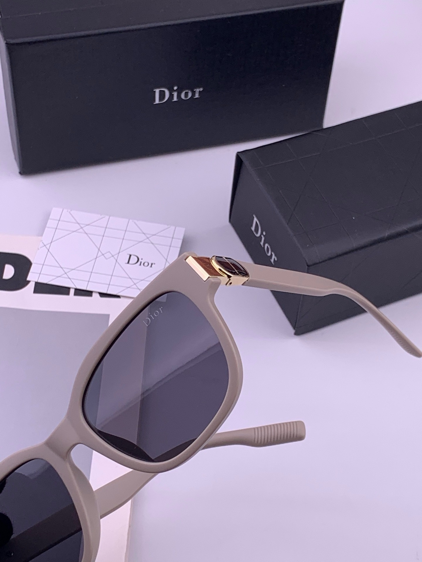【DIOR】新款潮流爆款 时尚方框太阳镜 佩戴舒适 网红潮款墨镜  女士高清加厚偏光太阳镜🕶️ 🎉高品质TR镜框 ♥️♥