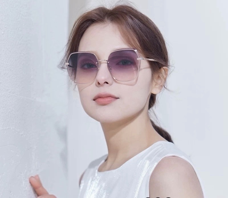 【CHANEL】香奈儿  新款尼龙偏光太眼镜，无框钻石 切边更有质感，大气女人范儿，大脸小脸都好看 ！型号：CH2201