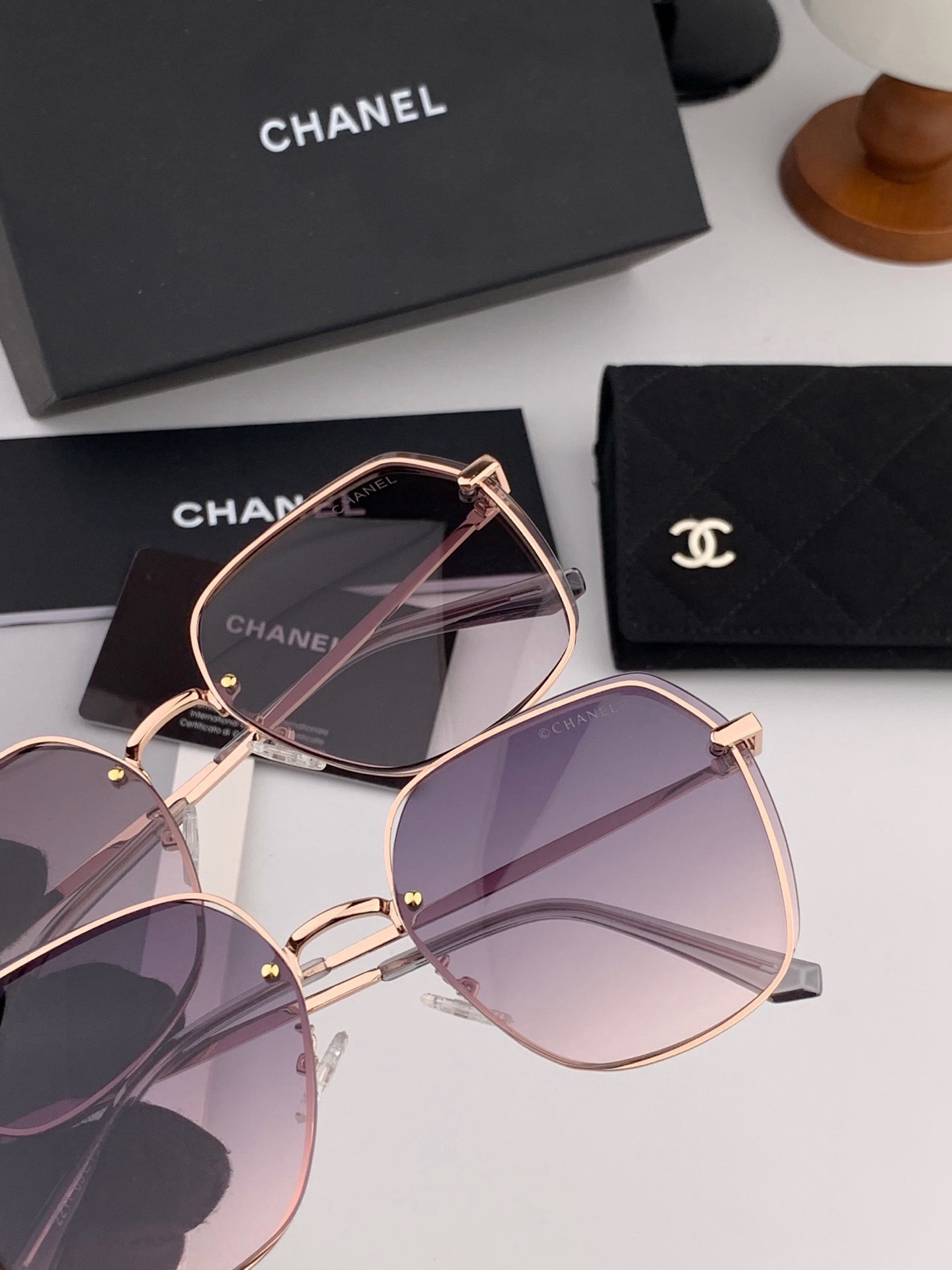 【CHANEL】香奈儿  新款尼龙偏光太眼镜，无框钻石 切边更有质感，大气女人范儿，大脸小脸都好看 ！型号：CH2201