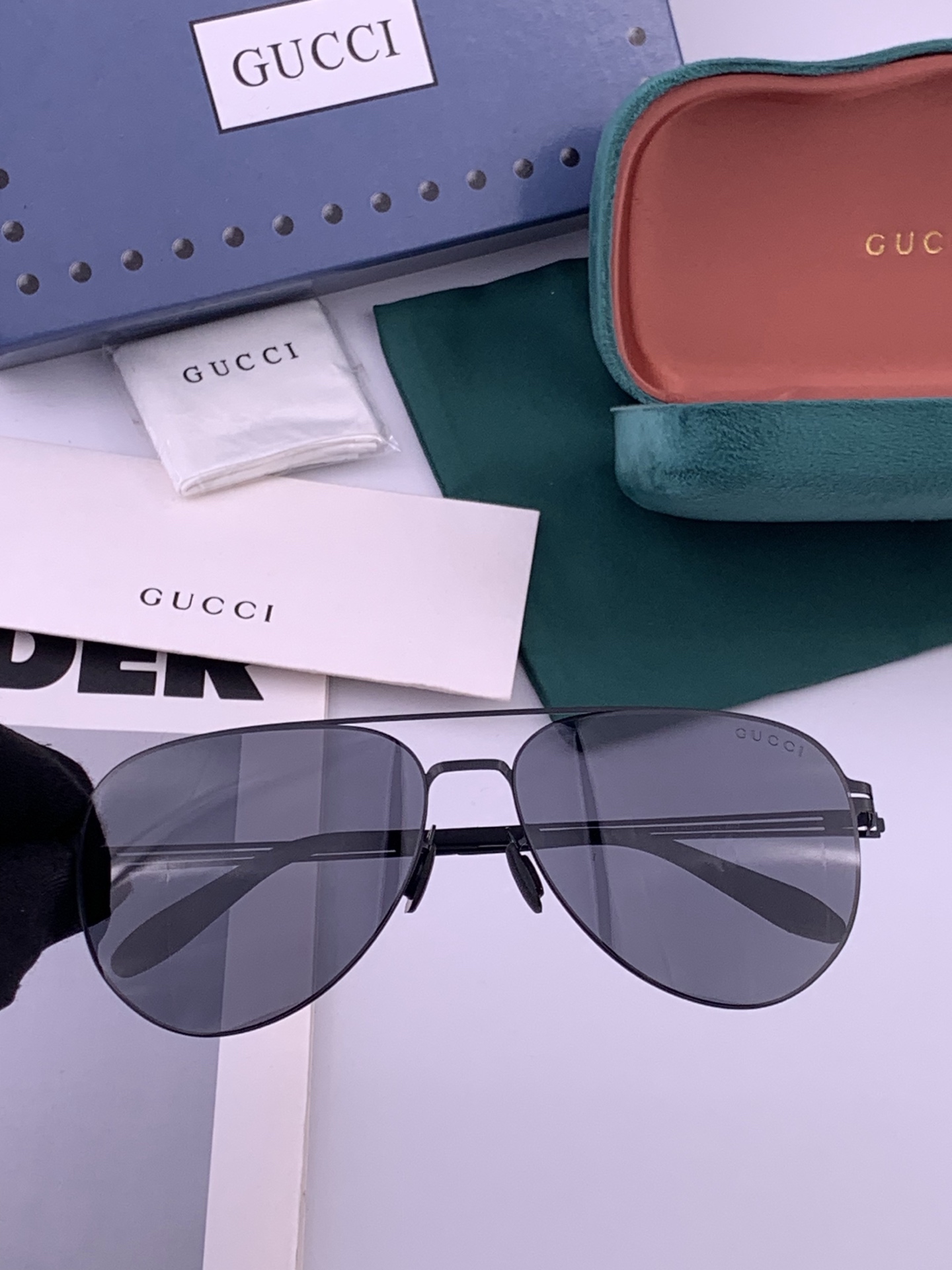 GUCCI 男款炫彩飞行员偏光太阳镜 ❤️材质：高清尼龙加厚卡槽高清偏光镜片 🌹无边框镜架💕颜👍型号：G0515