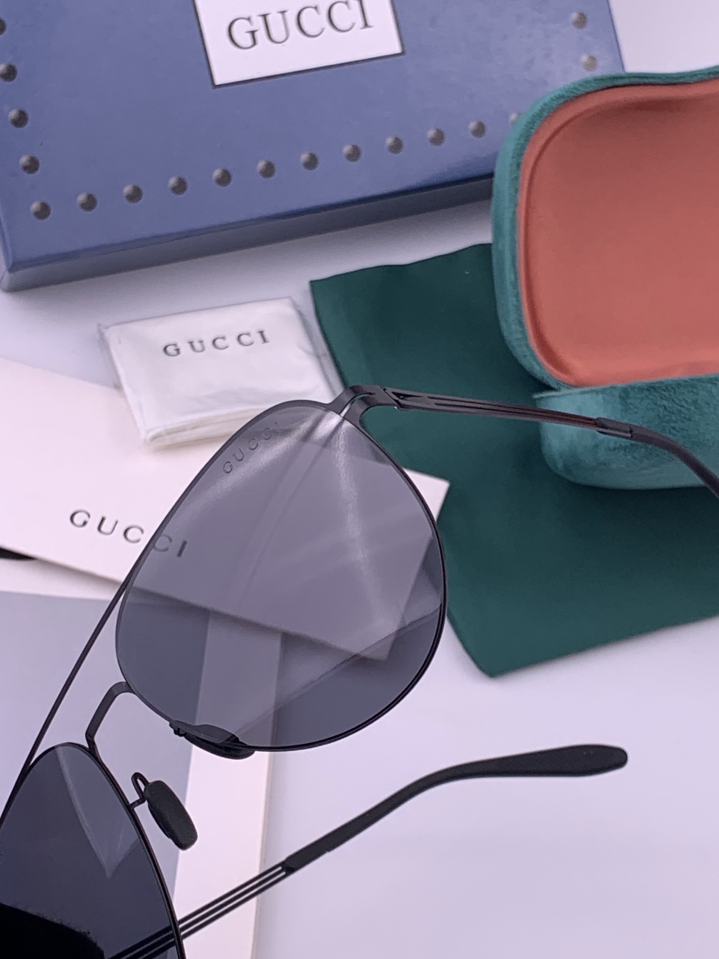 GUCCI 男款炫彩飞行员偏光太阳镜 ❤️材质：高清尼龙加厚卡槽高清偏光镜片 🌹无边框镜架💕颜👍型号：G0515