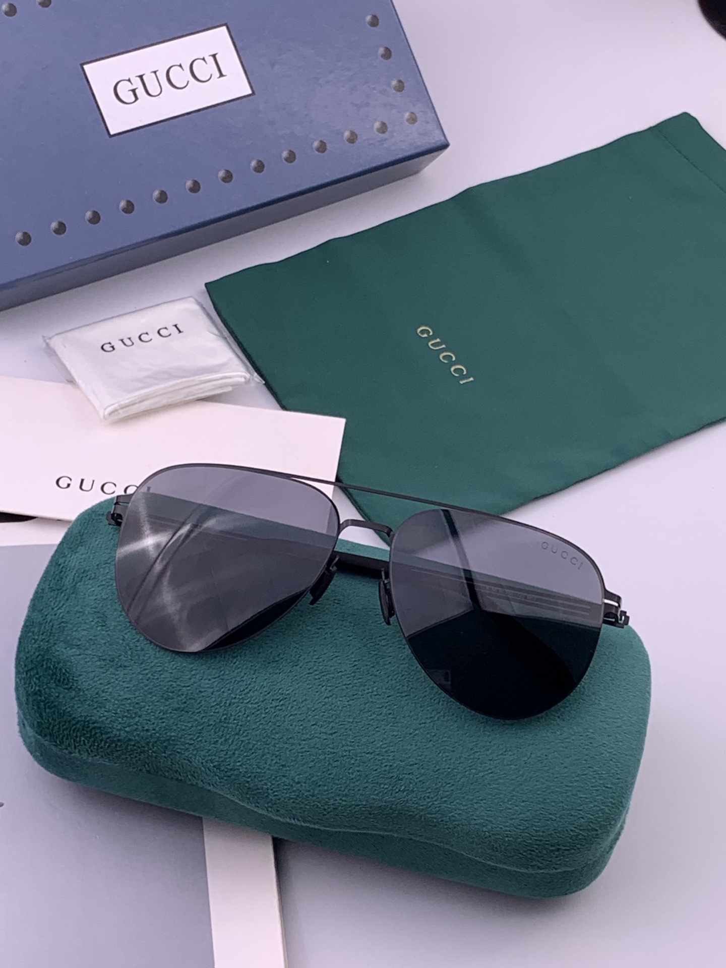 GUCCI 男款炫彩飞行员偏光太阳镜 ❤️材质：高清尼龙加厚卡槽高清偏光镜片 🌹无边框镜架💕颜👍型号：G0515