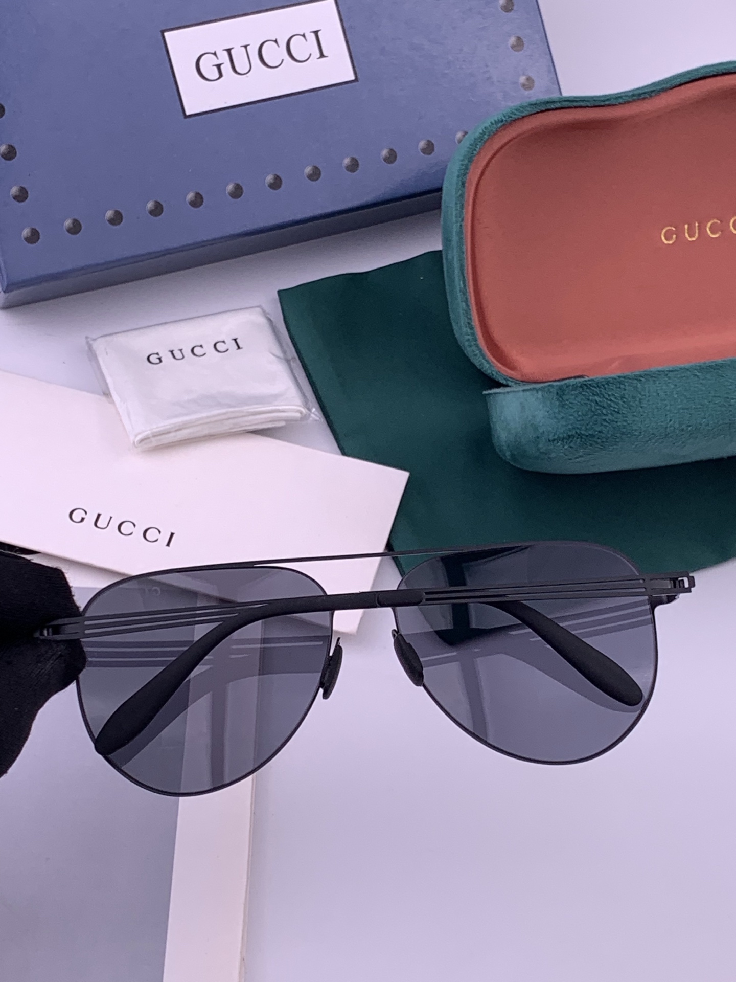 GUCCI 男款炫彩飞行员偏光太阳镜 ❤️材质：高清尼龙加厚卡槽高清偏光镜片 🌹无边框镜架💕颜👍型号：G0515