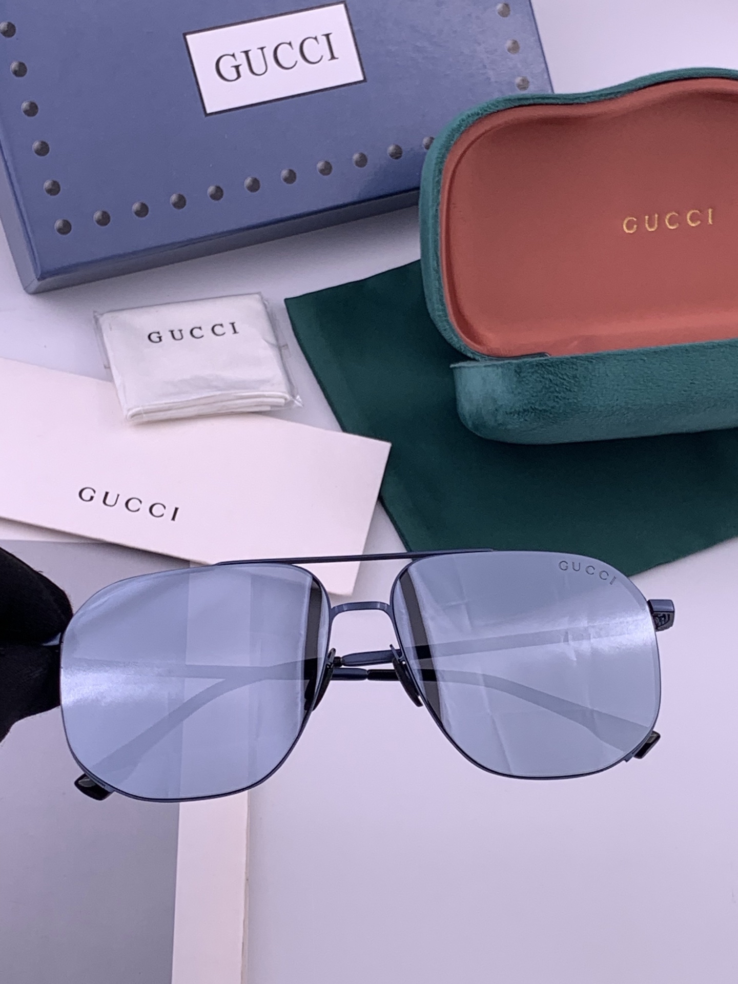 GUCCI 男款炫彩飞行员偏光太阳镜 ❤️材质：高清尼龙加厚卡槽高清偏光镜片 🌹无边框镜架💕颜👍型号：G0227