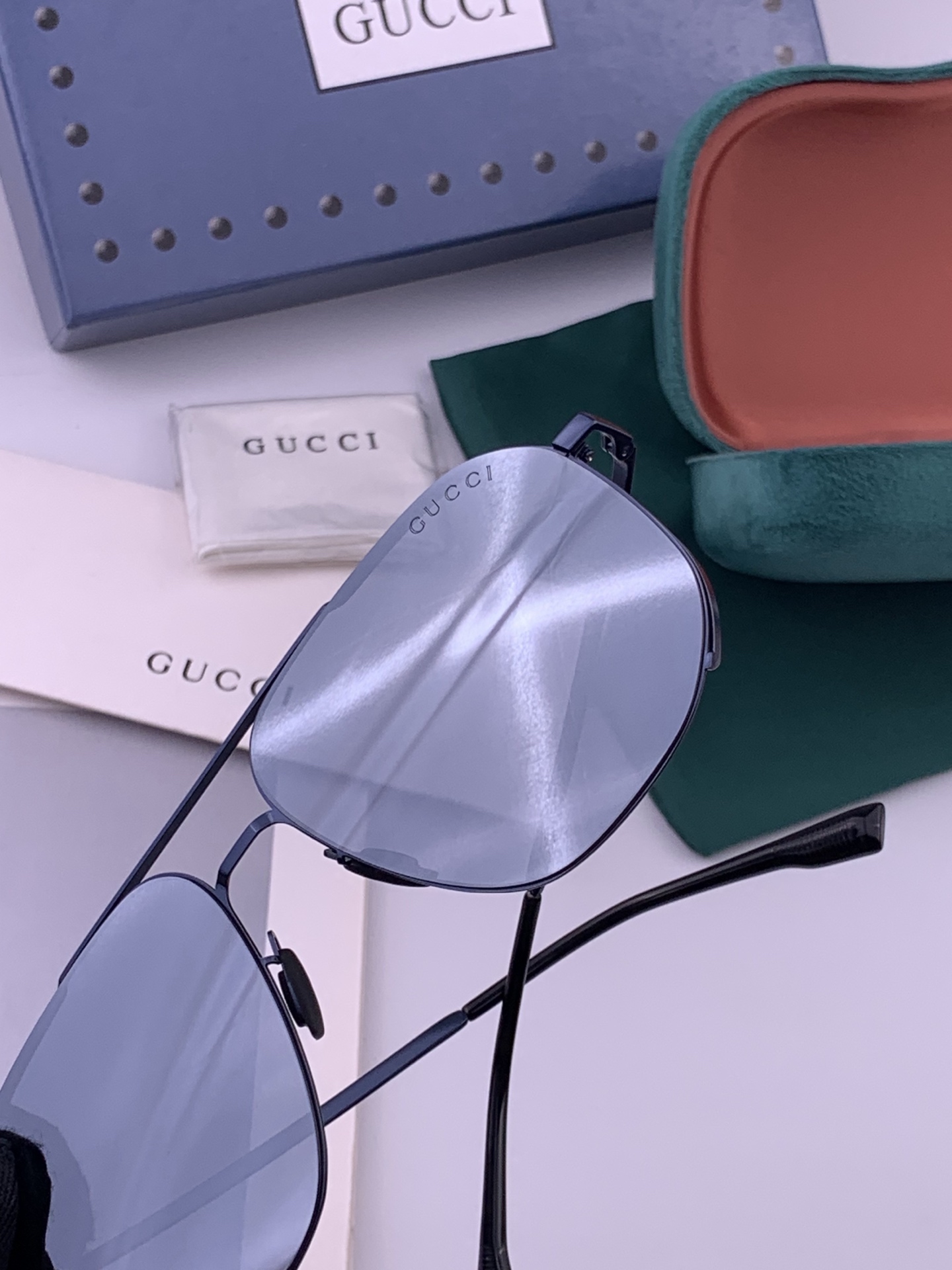 GUCCI 男款炫彩飞行员偏光太阳镜 ❤️材质：高清尼龙加厚卡槽高清偏光镜片 🌹无边框镜架💕颜👍型号：G0227