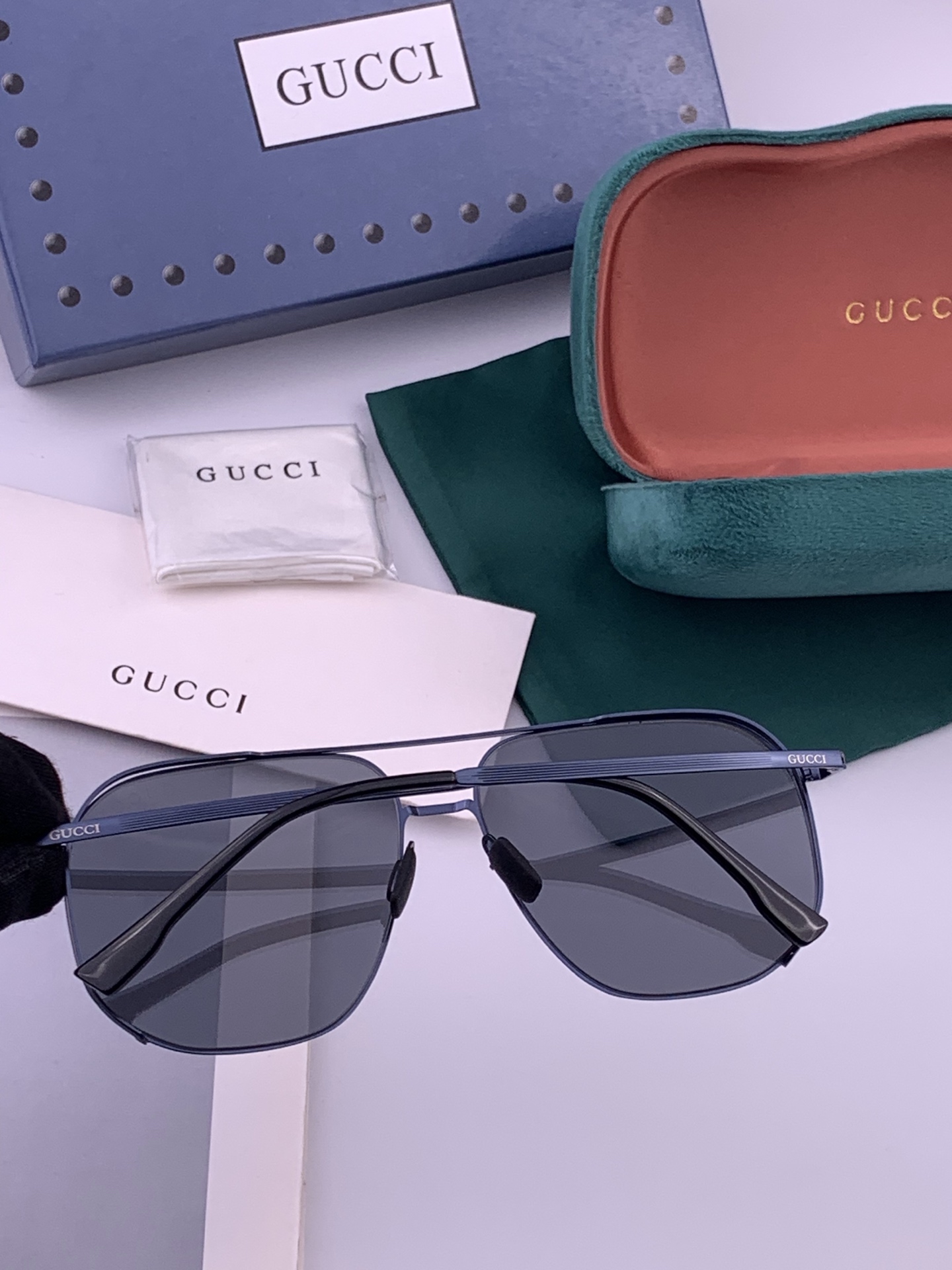 GUCCI 男款炫彩飞行员偏光太阳镜 ❤️材质：高清尼龙加厚卡槽高清偏光镜片 🌹无边框镜架💕颜👍型号：G0227