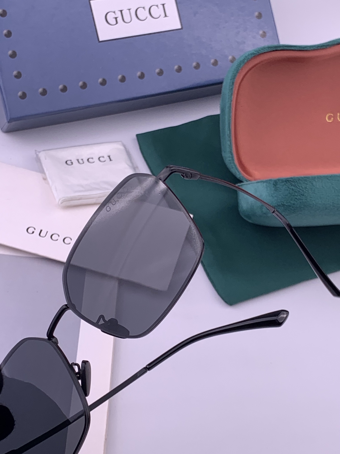 GUCCI 男款炫彩飞行员偏光太阳镜 ❤️材质：高清尼龙加厚卡槽高清偏光镜片 🌹无边框镜架💕颜👍型号：G6881