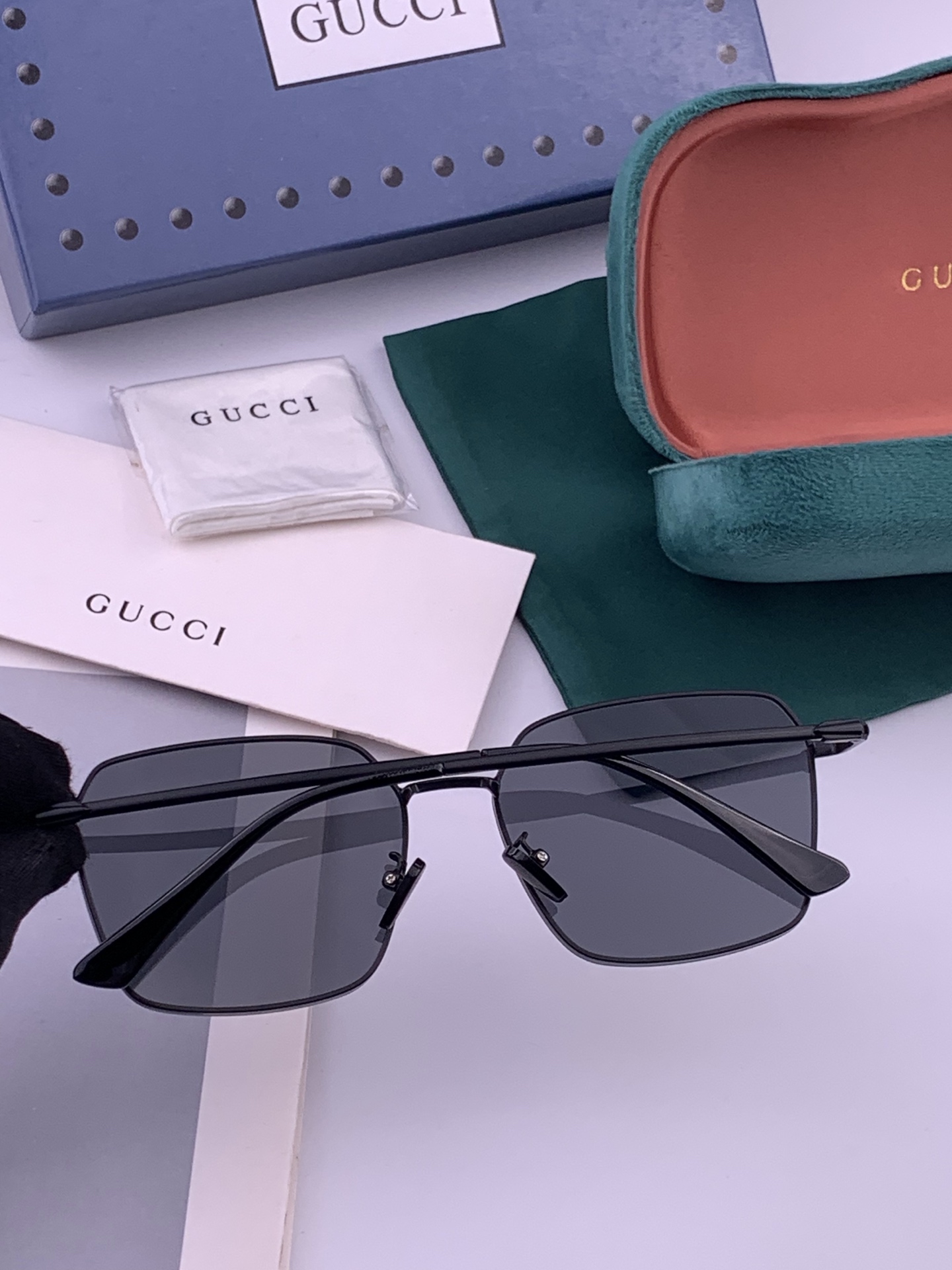 GUCCI 男款炫彩飞行员偏光太阳镜 ❤️材质：高清尼龙加厚卡槽高清偏光镜片 🌹无边框镜架💕颜👍型号：G6881