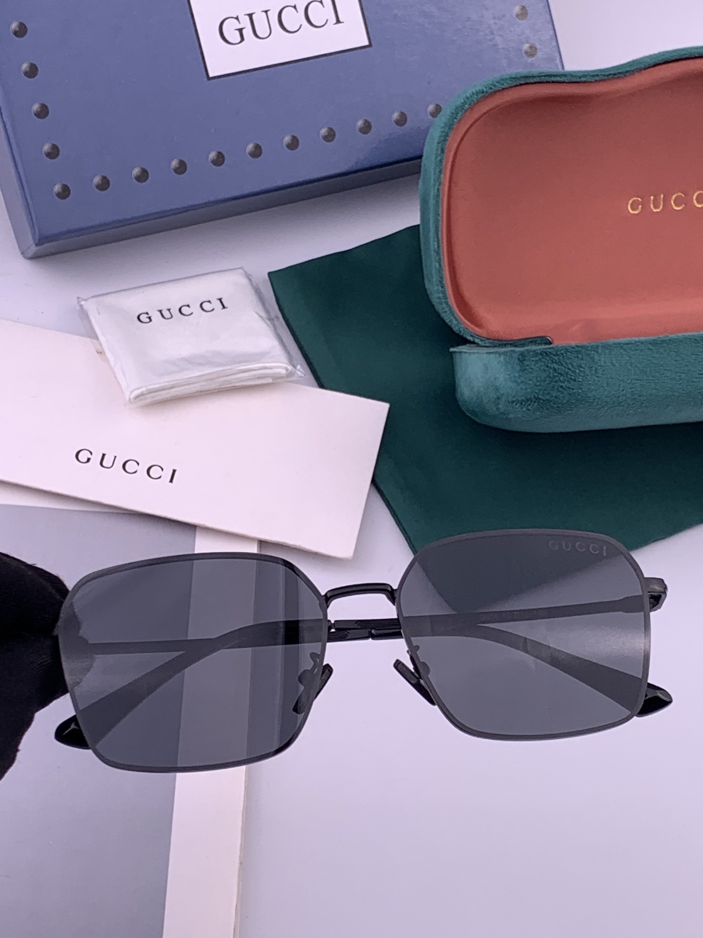 GUCCI 男款炫彩飞行员偏光太阳镜 ❤️材质：高清尼龙加厚卡槽高清偏光镜片 🌹无边框镜架💕颜👍型号：G6881