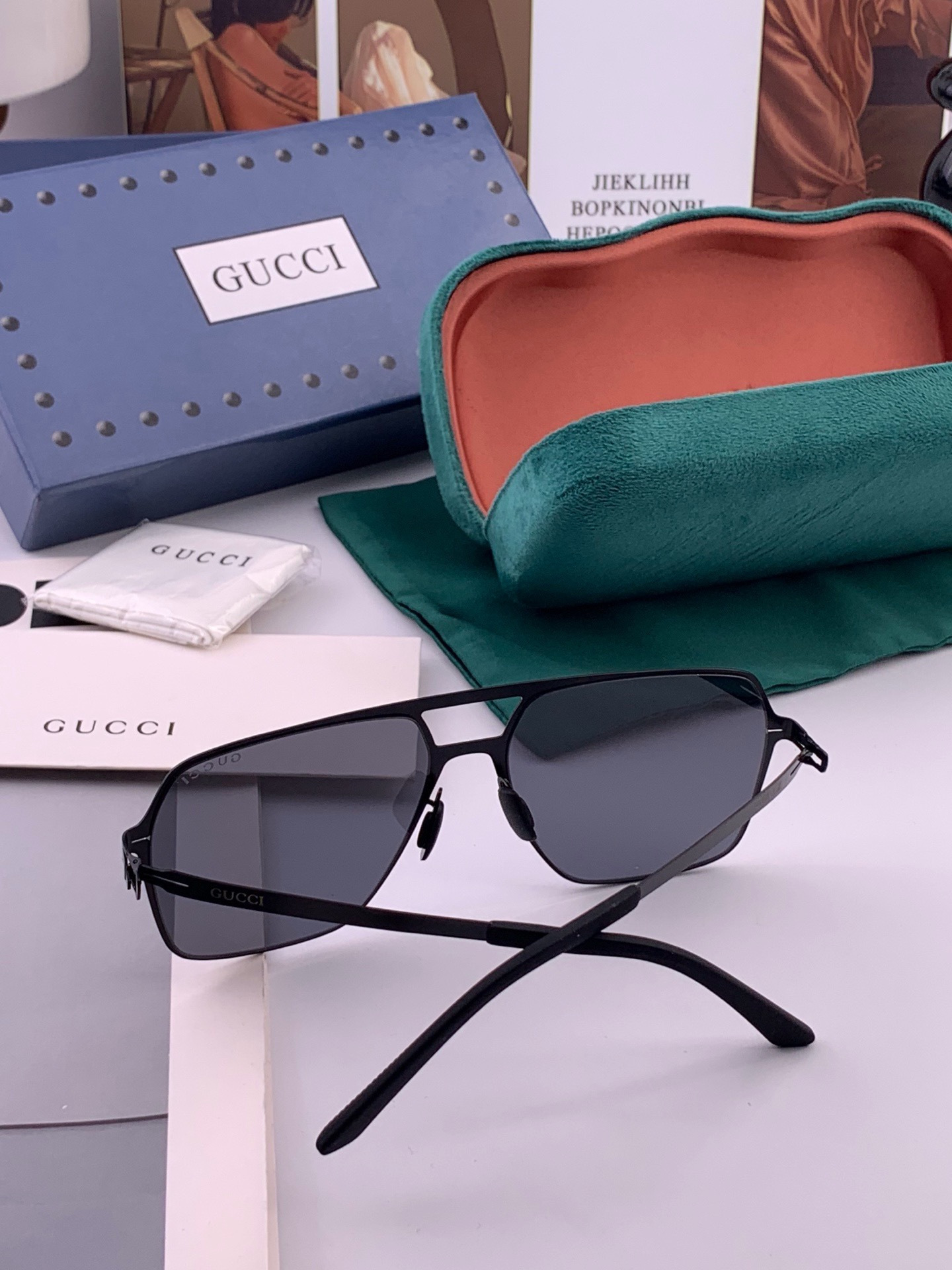 ♦️ GUCCI 新款男女情侣款太阳镜iP电镀永不褪色 超轻超有弹性整幅眼镜无螺丝重要的是压不坏 高清尼龙镜片、精湛的工