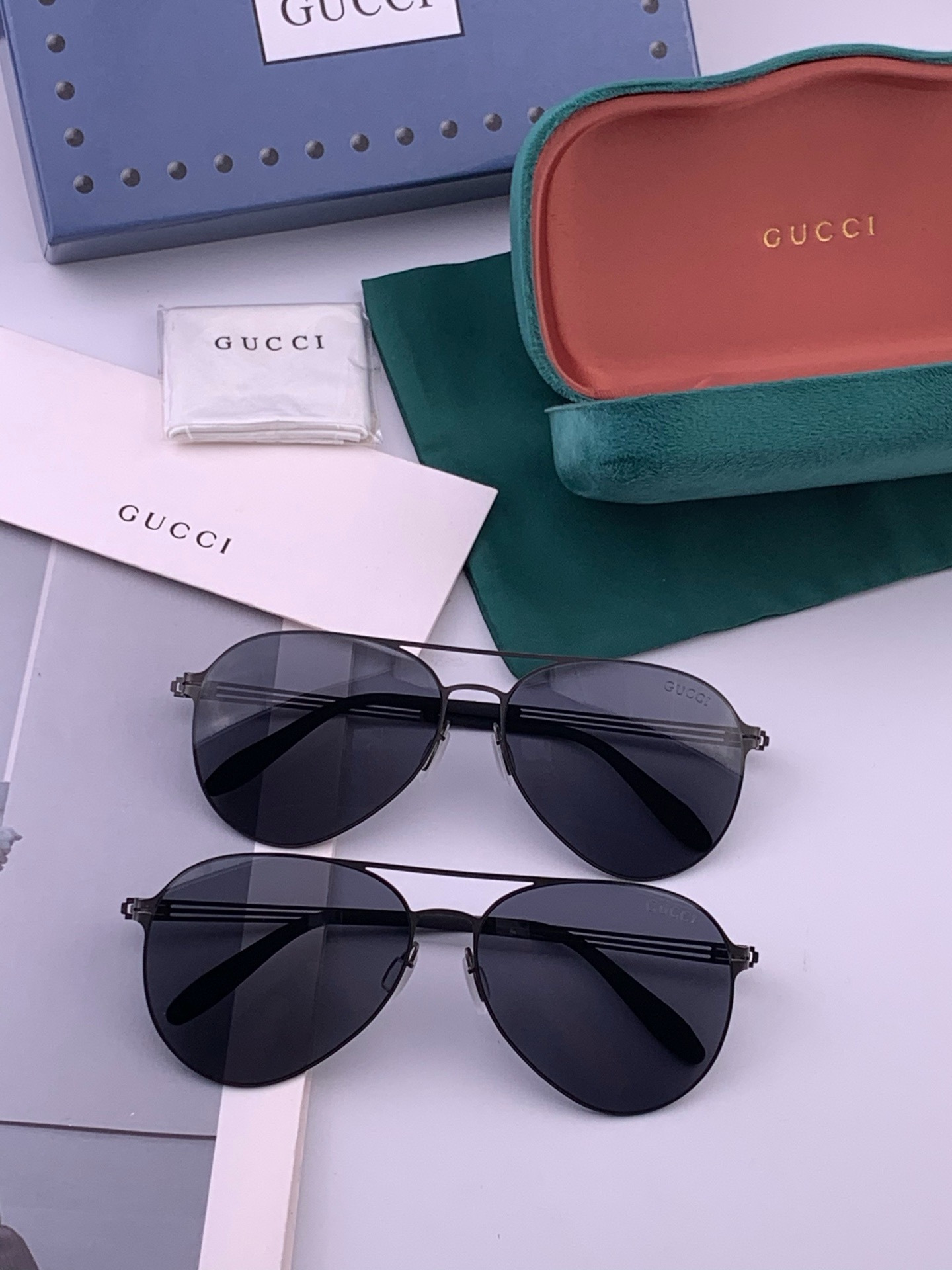 Gucci 春夏新款超轻无螺丝压不坏系列情侣款太阳镜高清尼龙镜片🦅完美品质，适合各种脸型，经典太阳镜亮相时装周.超酷拉风