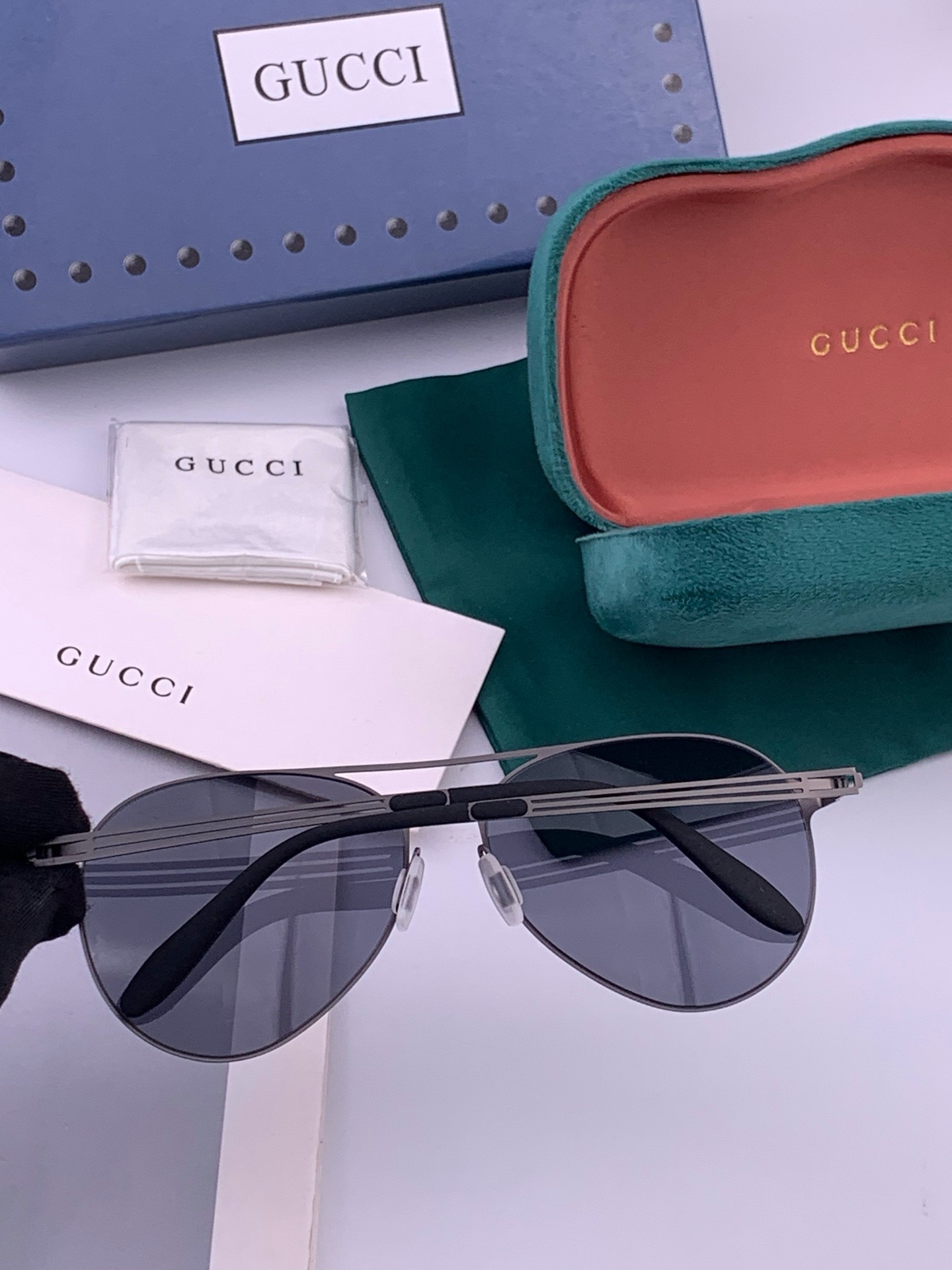 Gucci 春夏新款超轻无螺丝压不坏系列情侣款太阳镜高清尼龙镜片🦅完美品质，适合各种脸型，经典太阳镜亮相时装周.超酷拉风