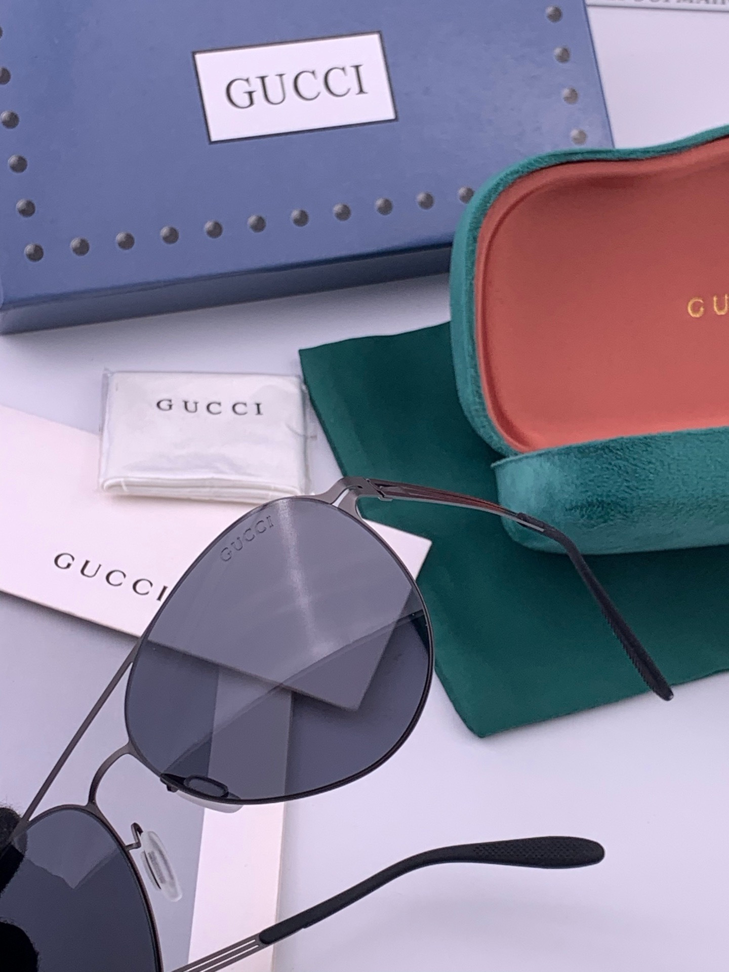 Gucci 春夏新款超轻无螺丝压不坏系列情侣款太阳镜高清尼龙镜片🦅完美品质，适合各种脸型，经典太阳镜亮相时装周.超酷拉风